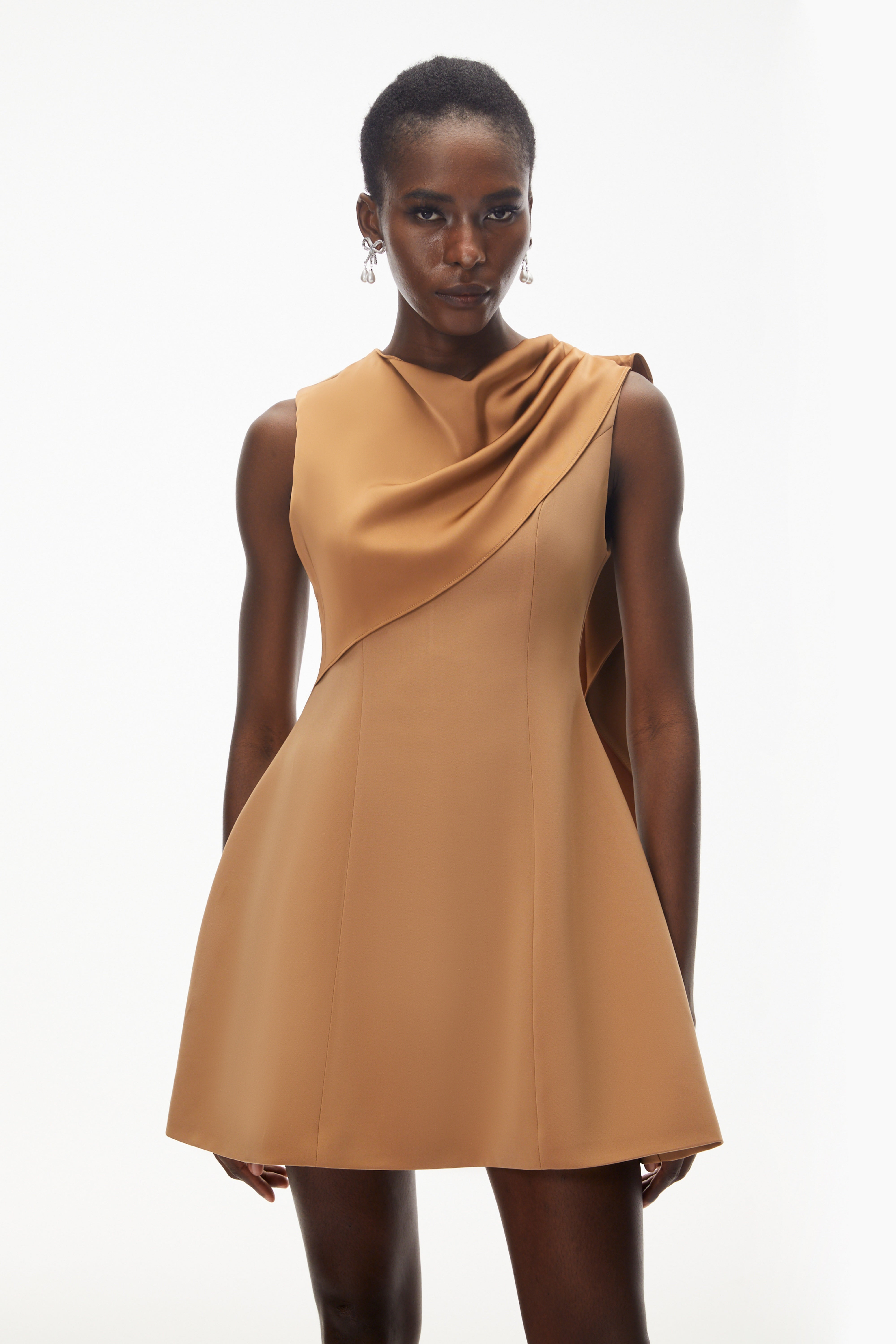 Mini-robe drapée asymétrique Alice Brown