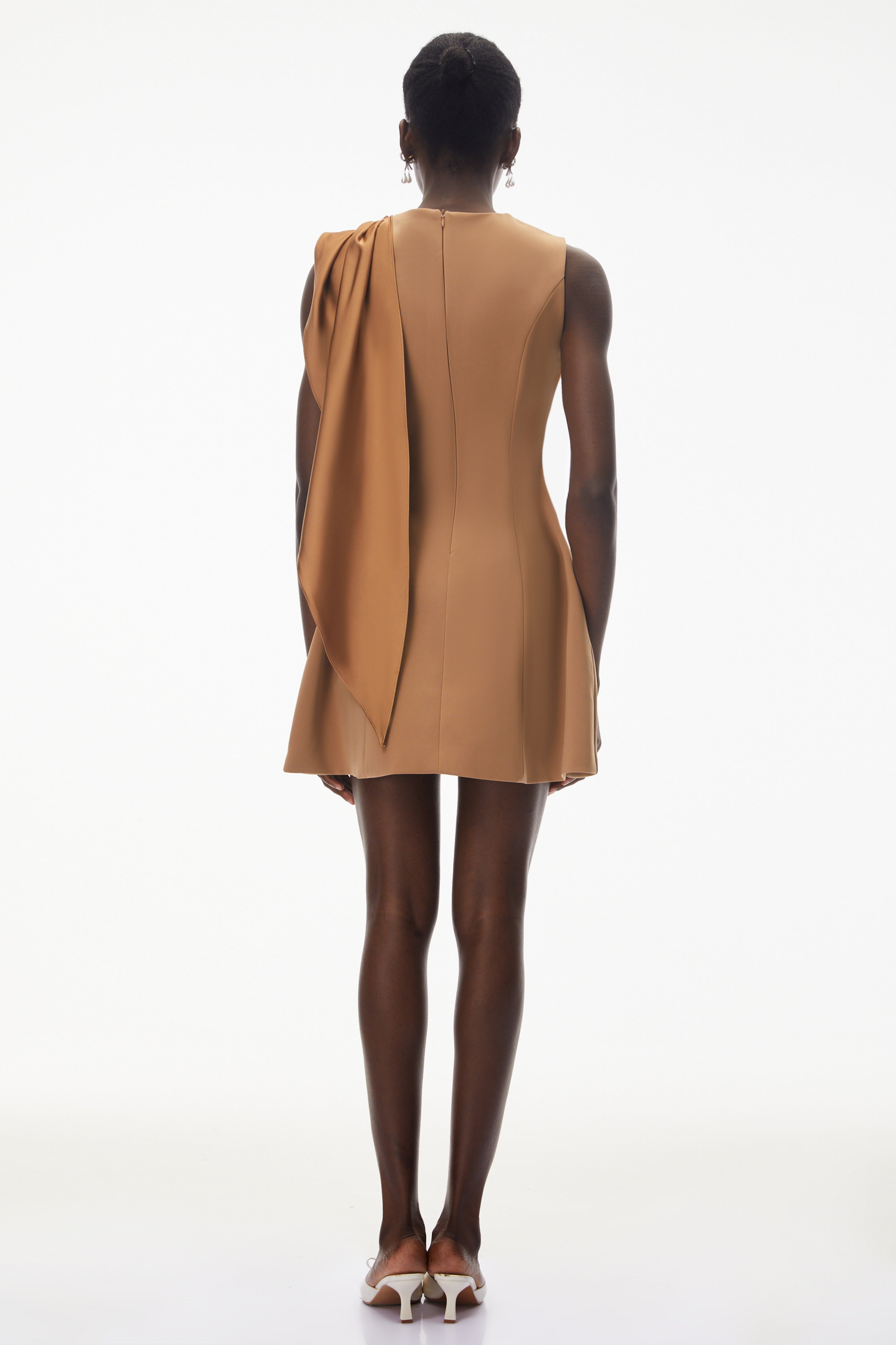 Mini-robe drapée asymétrique Alice Brown