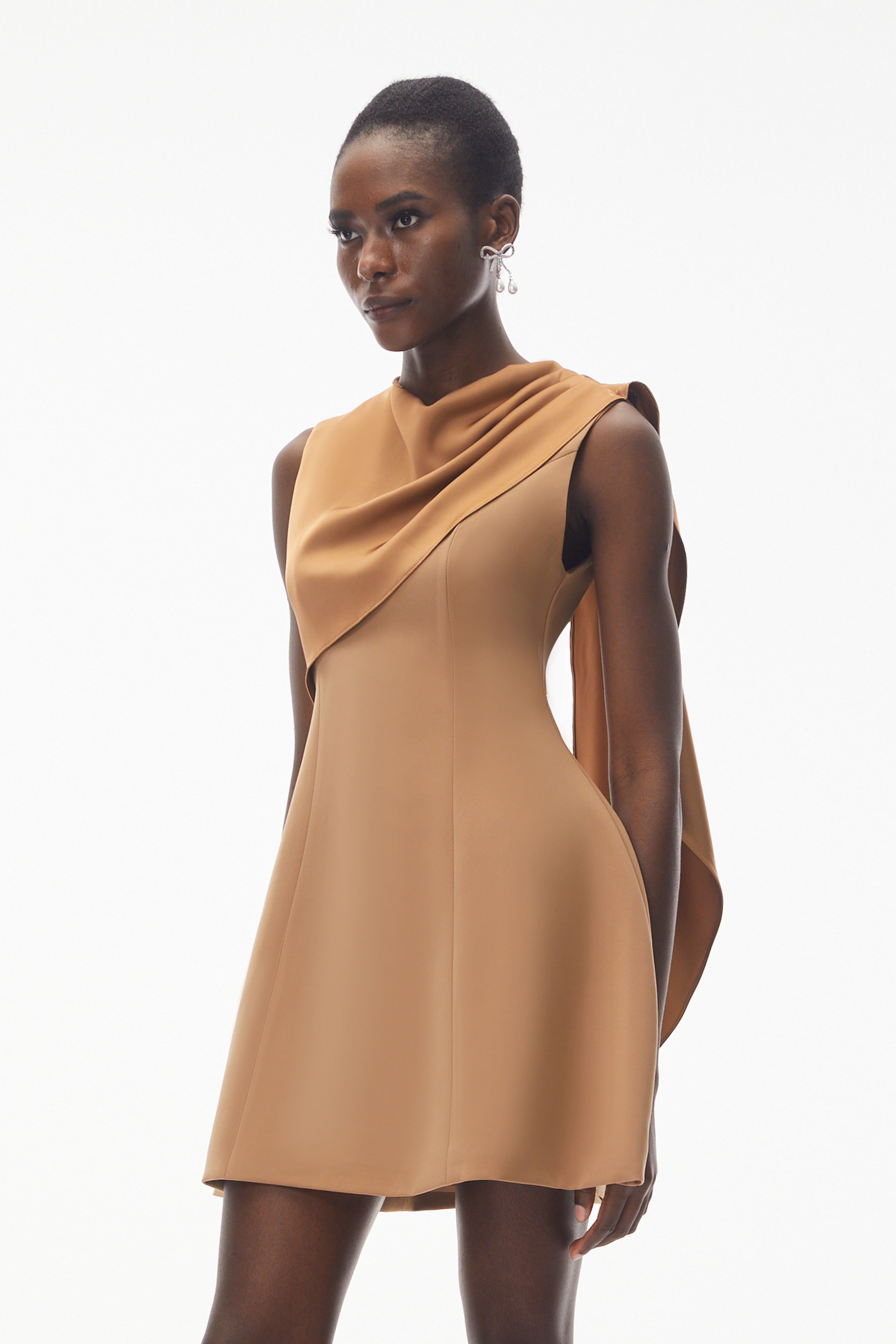 Mini-robe drapée asymétrique Alice Brown