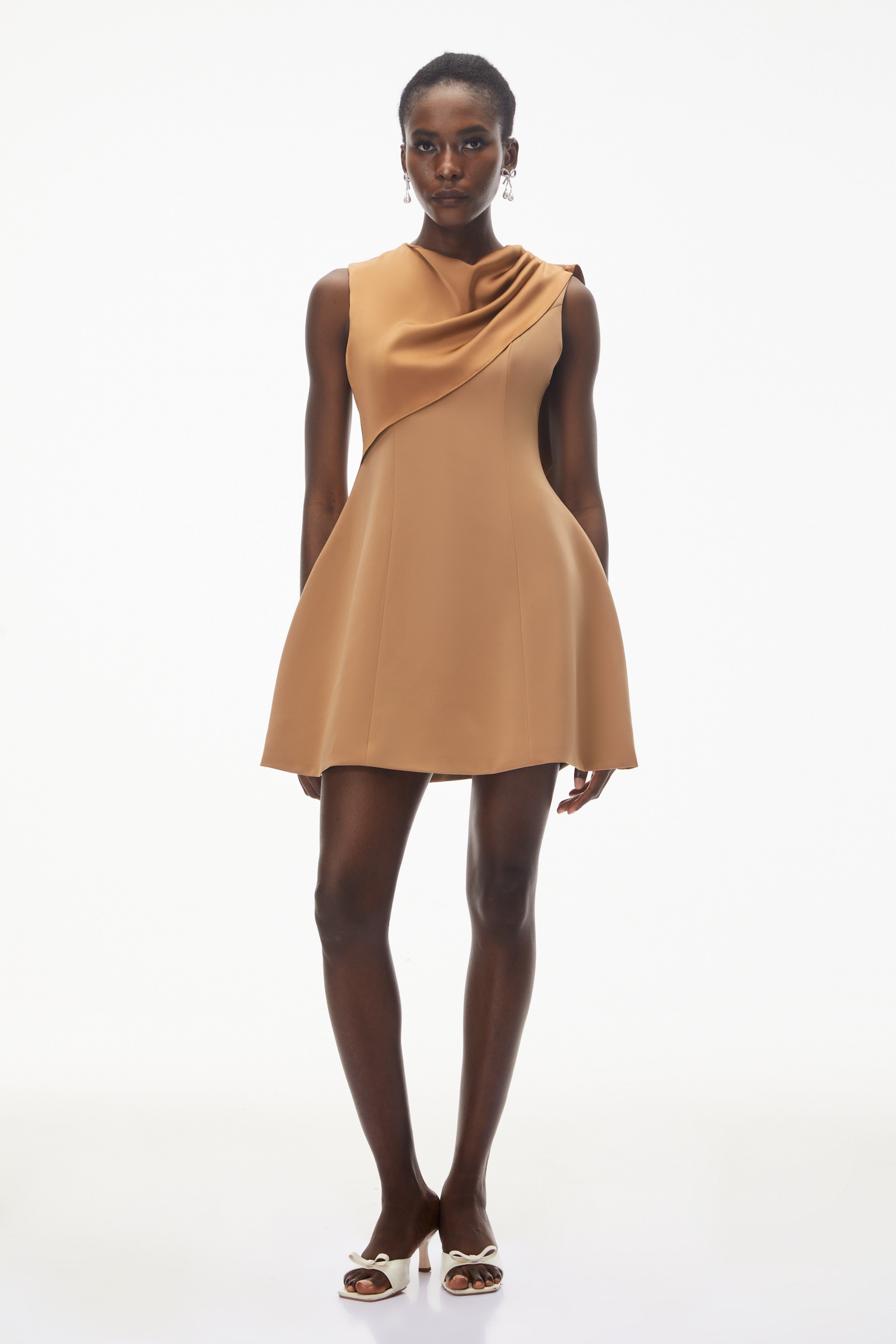 Mini-robe drapée asymétrique Alice Brown