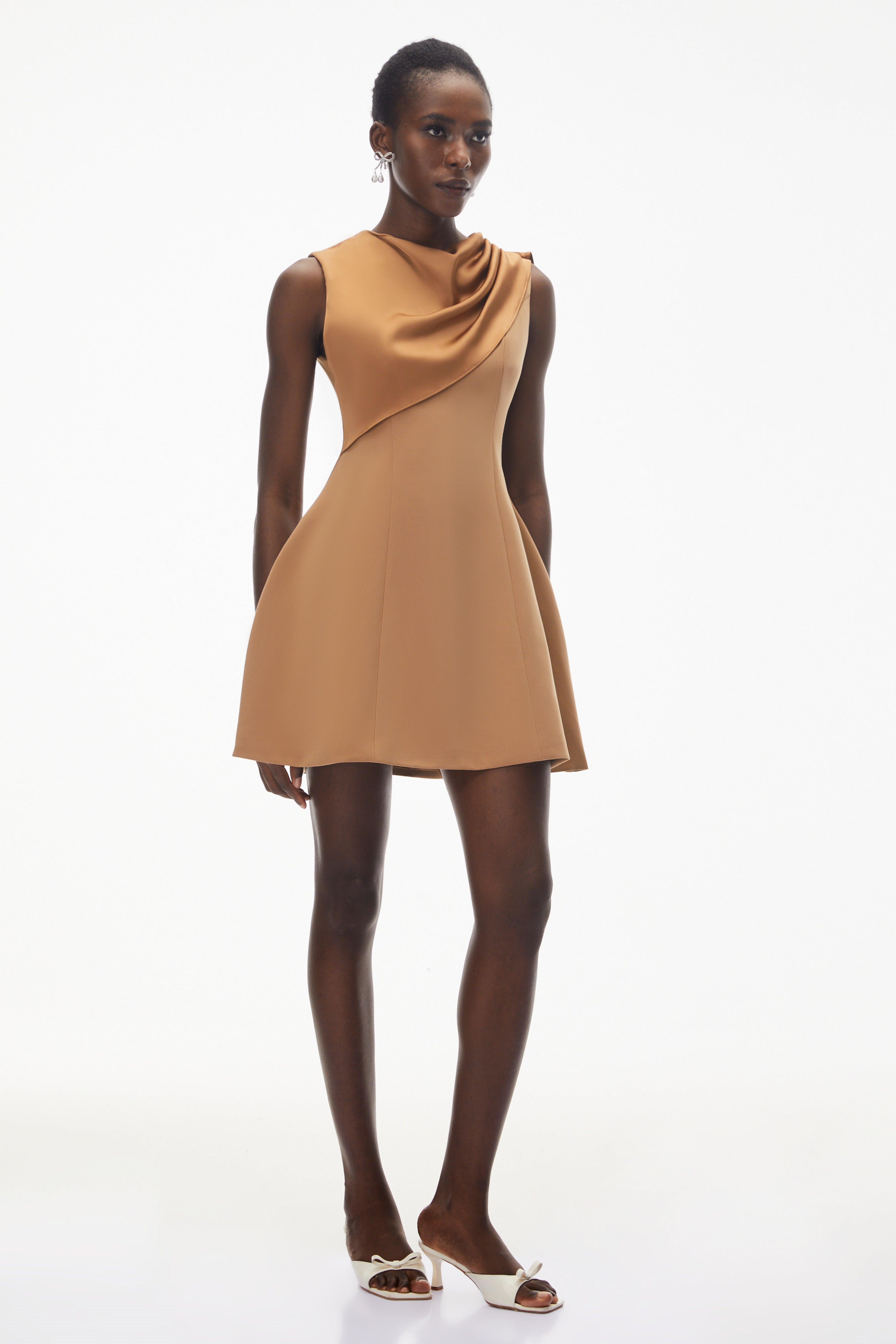 Mini-robe drapée asymétrique Alice Brown