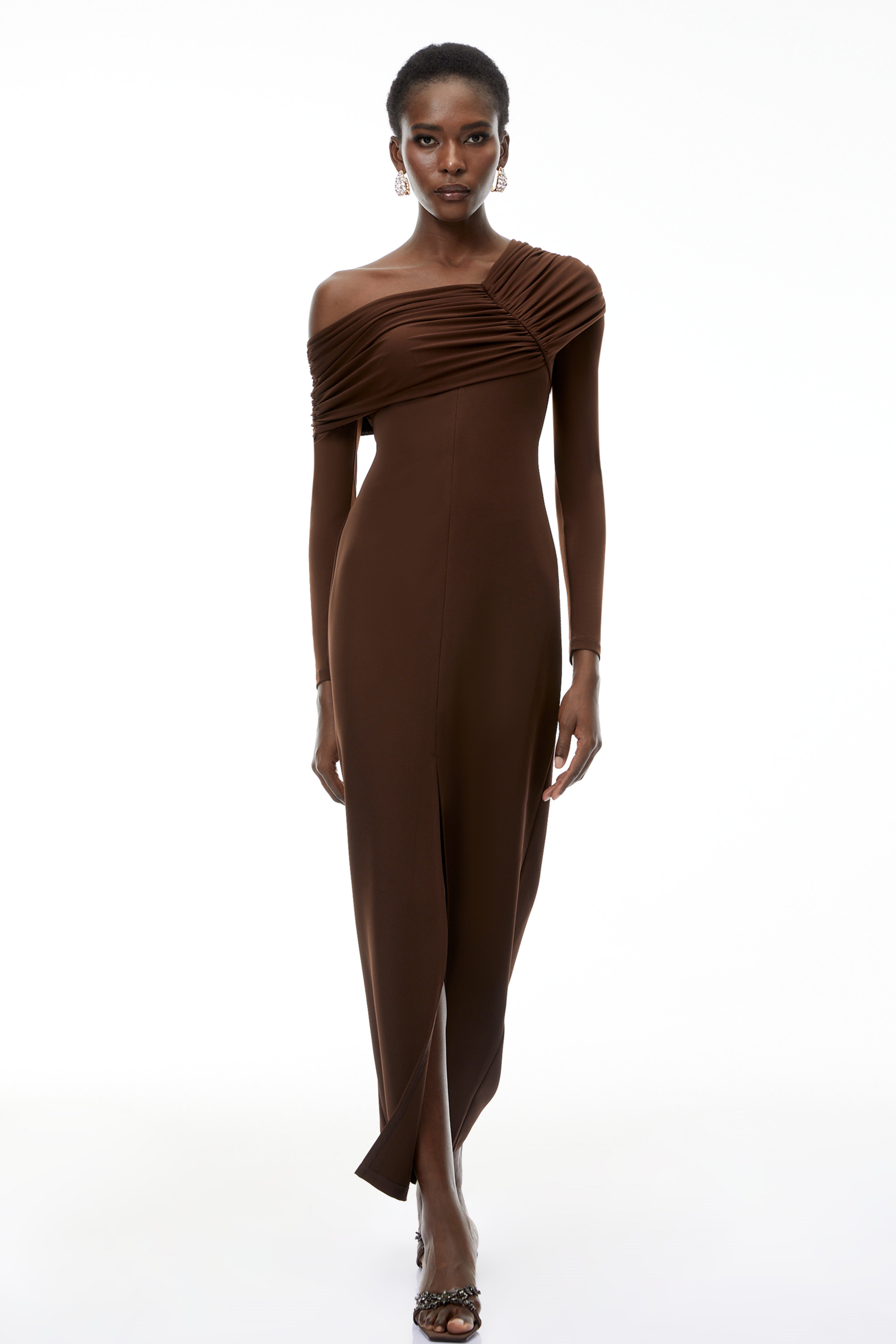 Almudena – Schokoladenbraunes One-Shoulder-Maxikleid