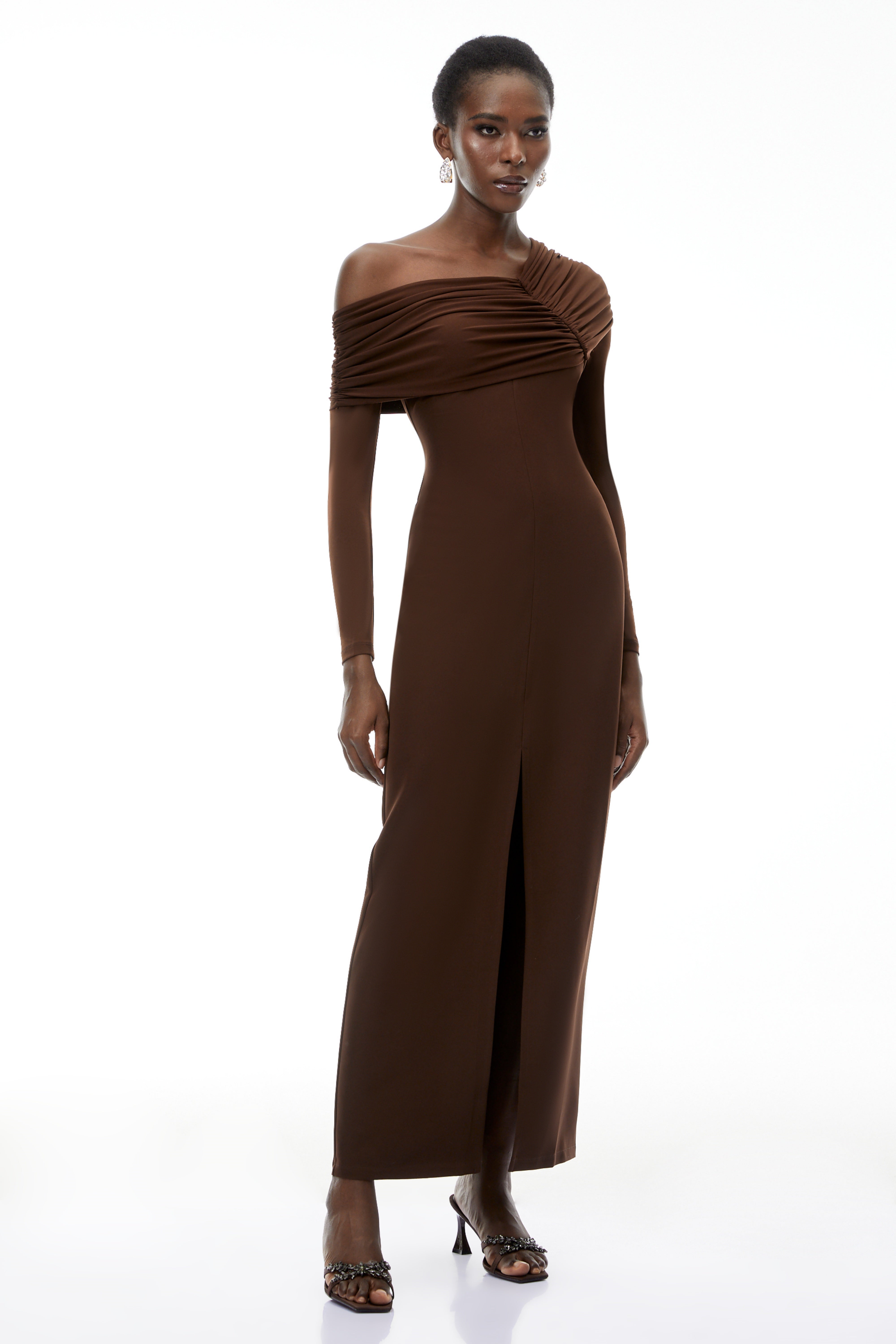 Almudena – Schokoladenbraunes One-Shoulder-Maxikleid