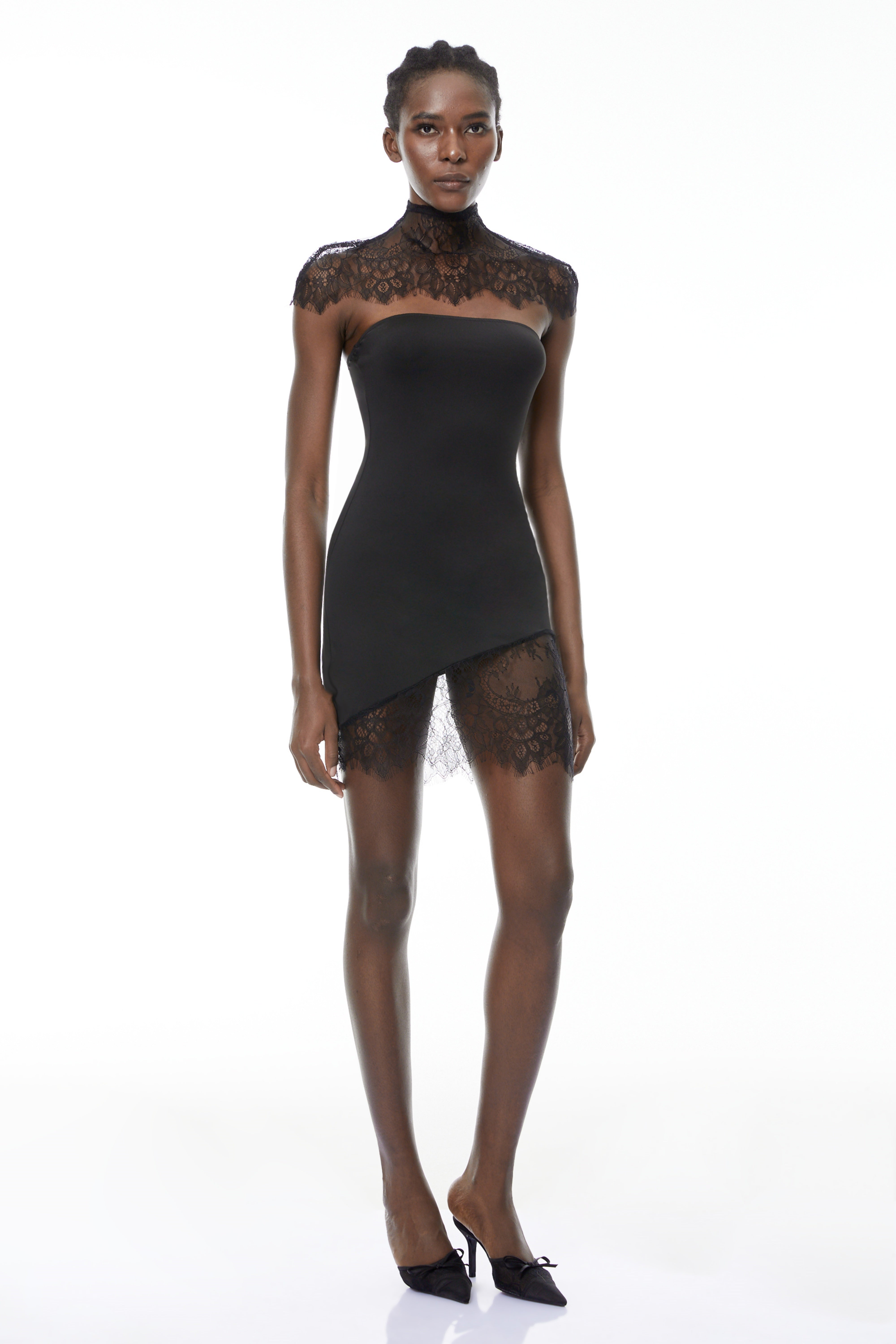 Spitzenschal & Minikleid