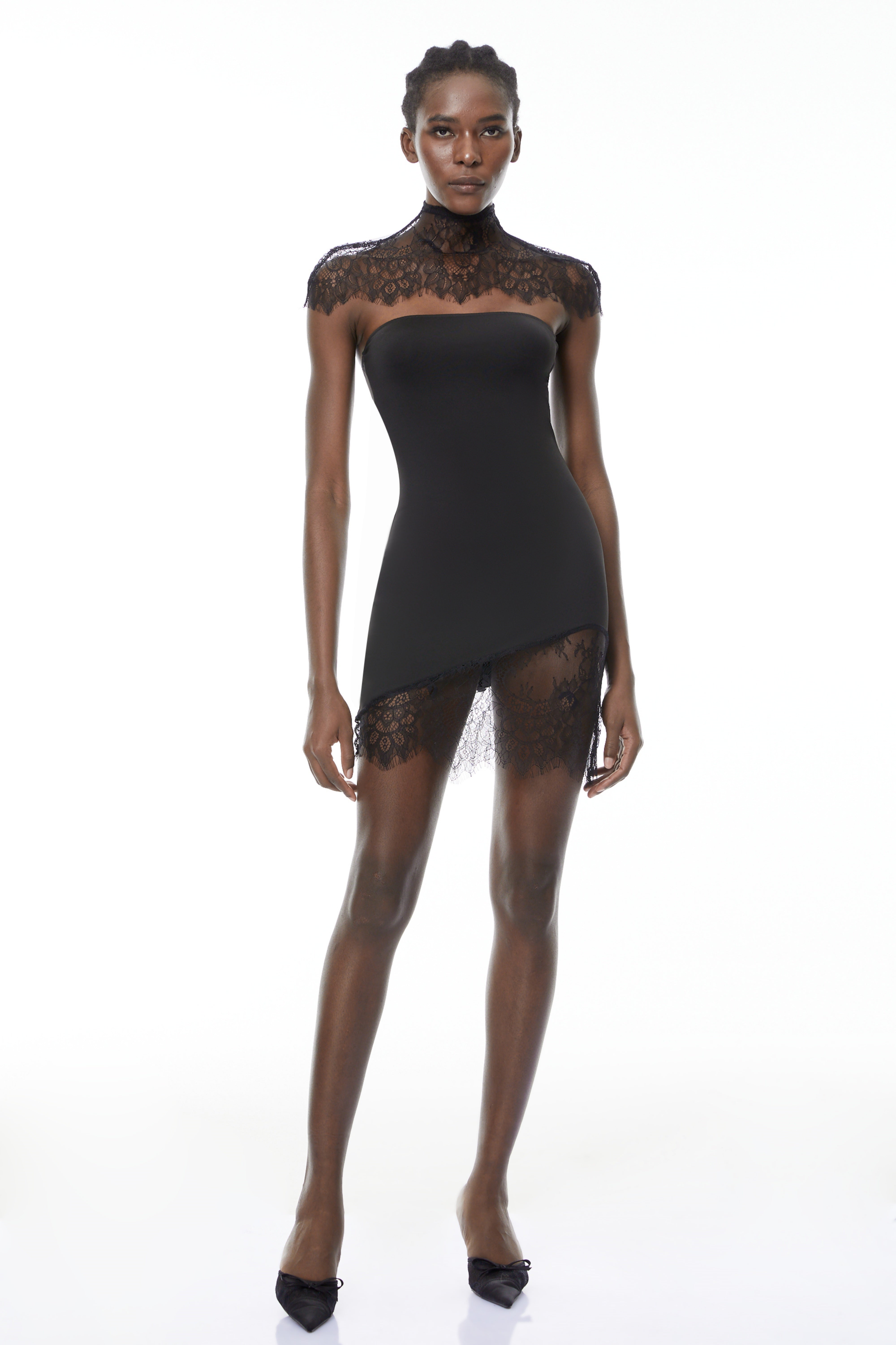 Spitzenschal & Minikleid