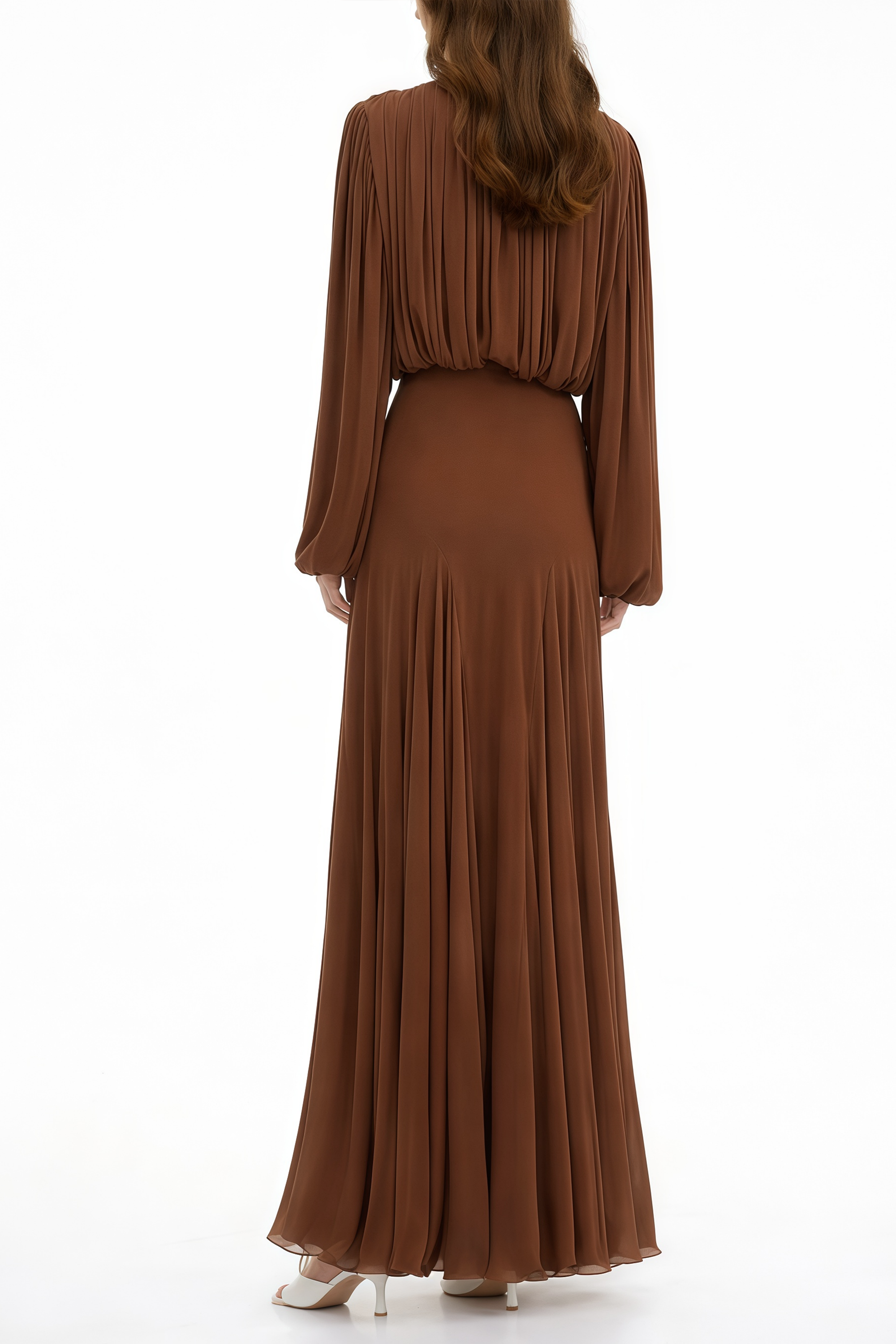 Annabelle Brown – Maxikleid mit Plissee und Laternenärmeln