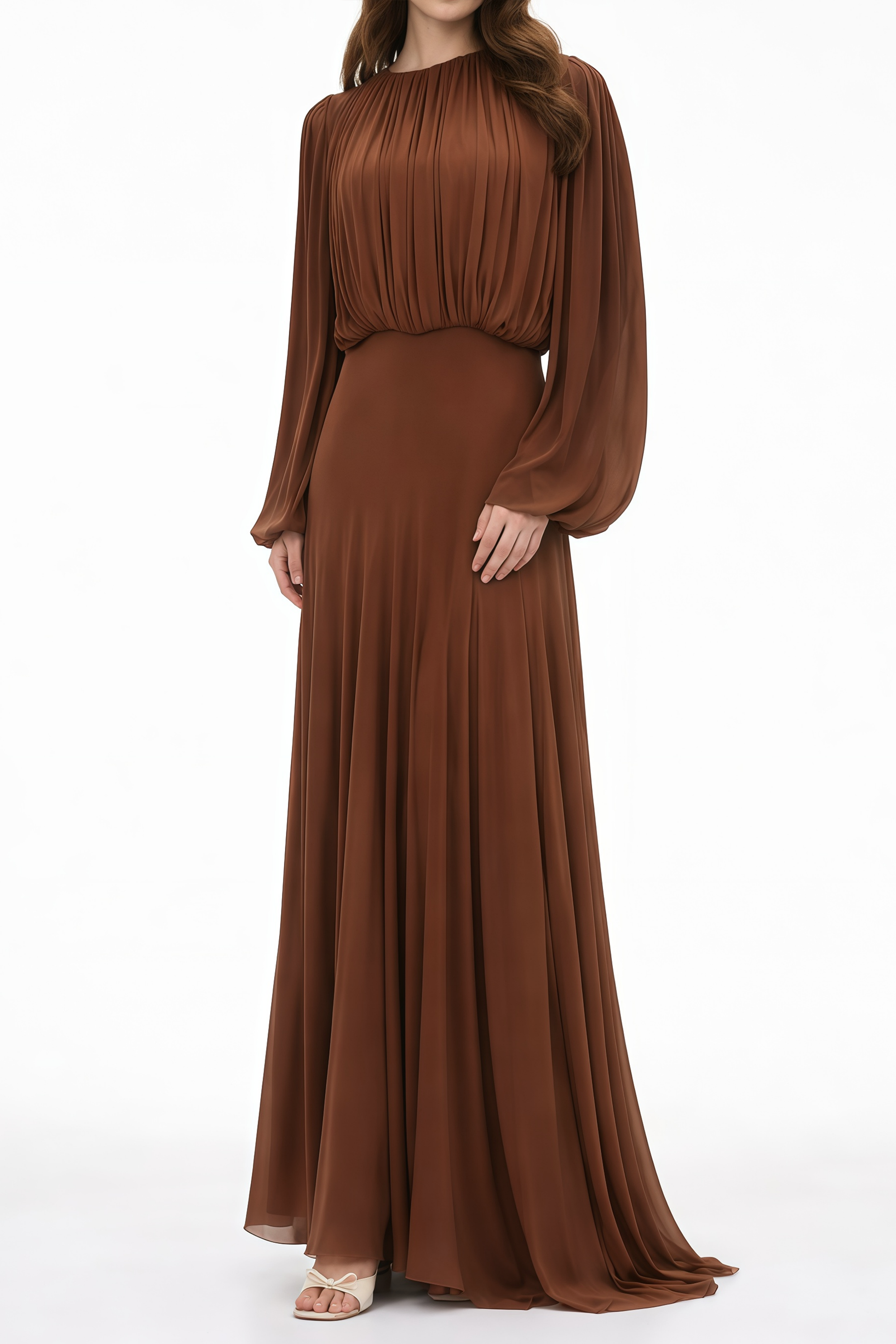 Annabelle Brown – Maxikleid mit Plissee und Laternenärmeln