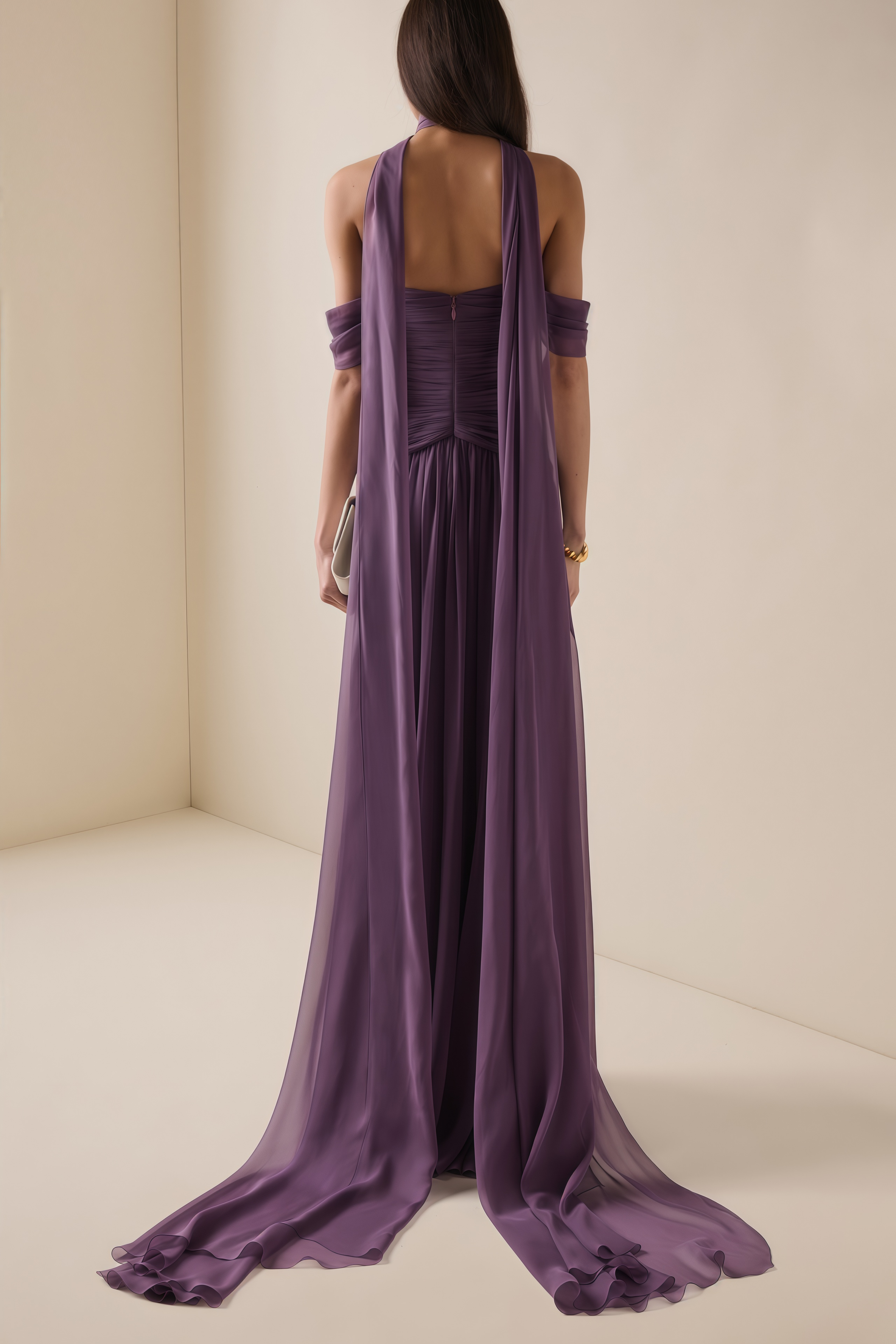 Robe longue Annabelle violette à épaules dénudées, froncée et avec un nœud sur le devant