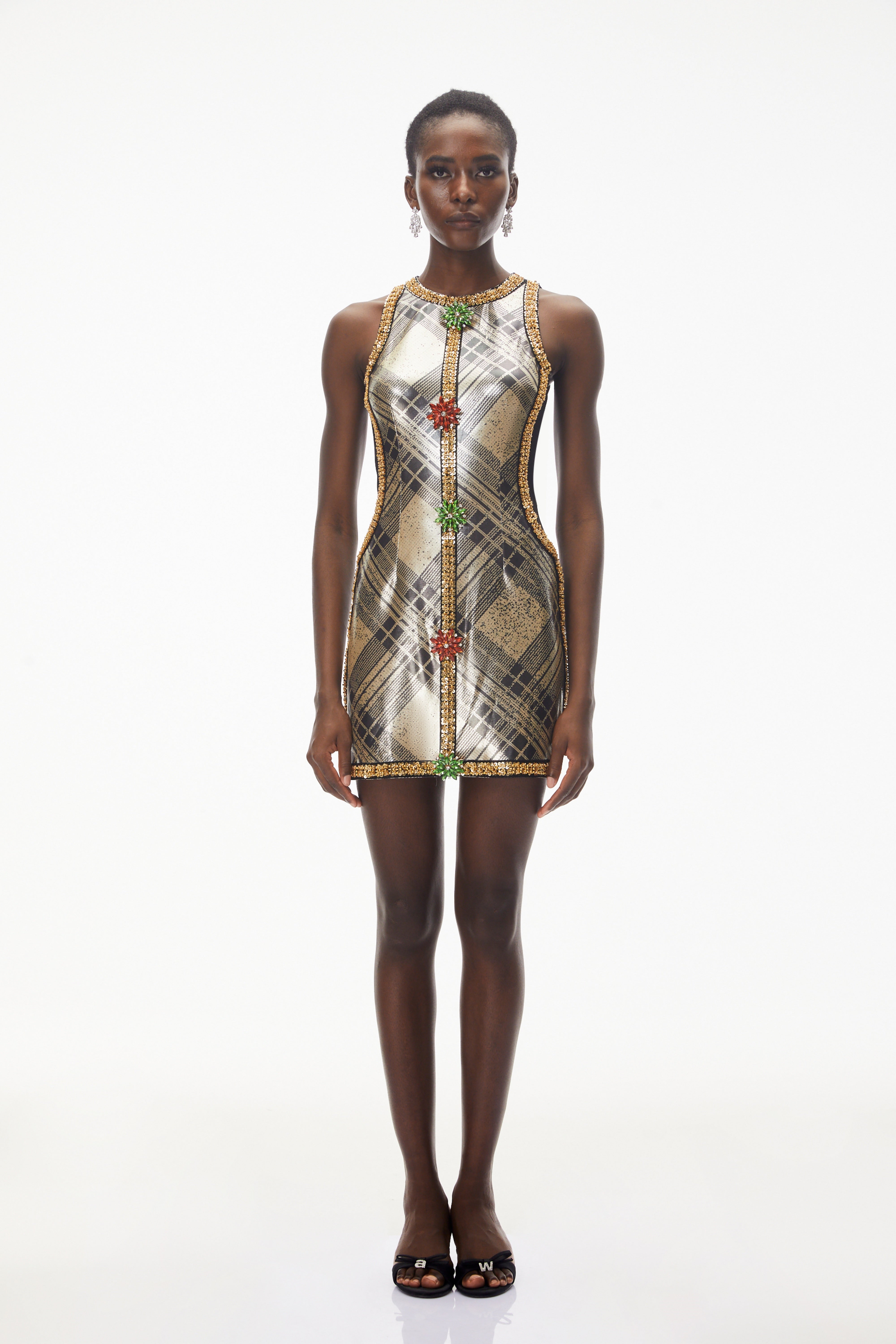 فستان قصير من أنثيا باللون الذهبي المعدني بنمط المربعات وكتفين مكشوفين