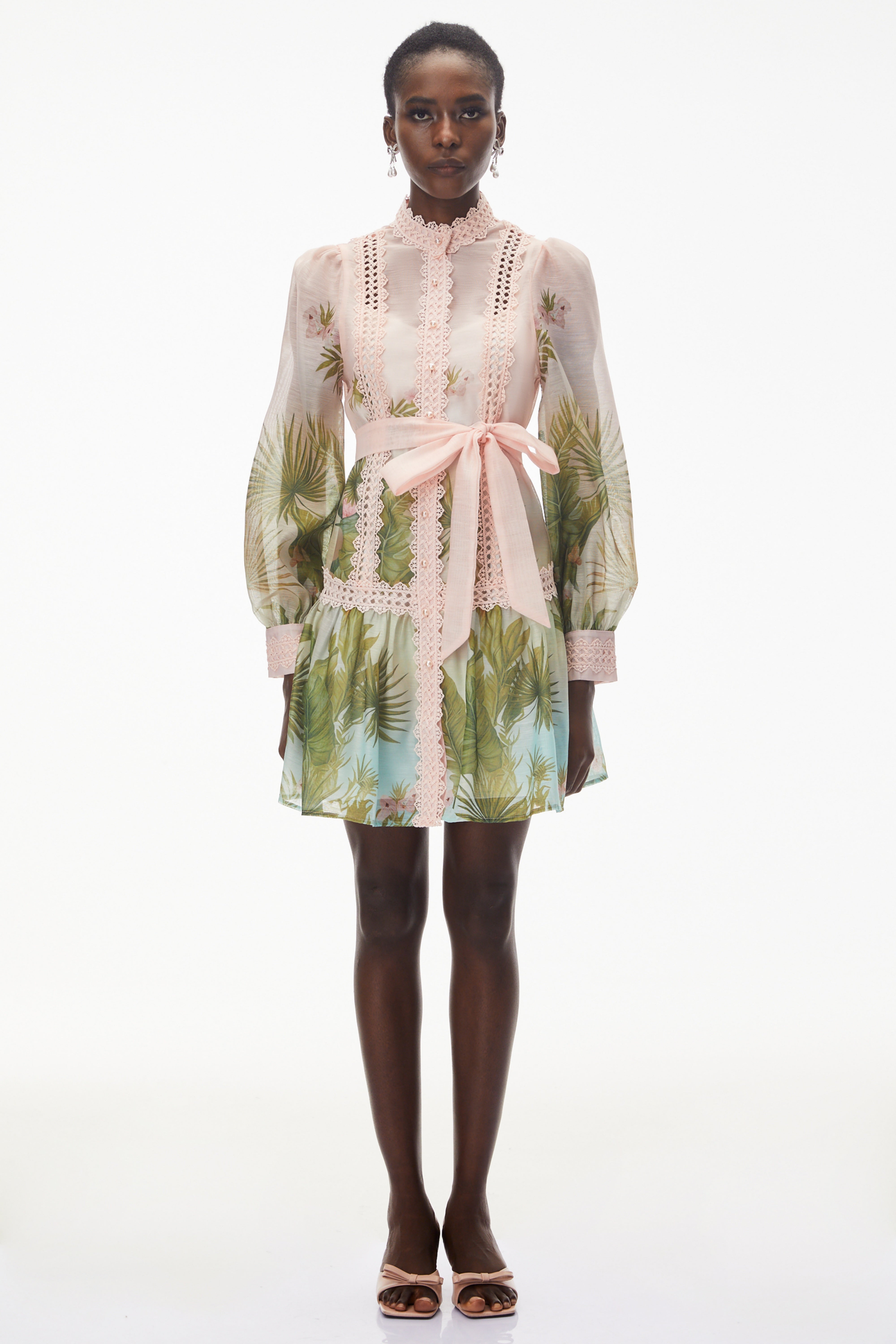 Mini-robe Antigone rose avec empiècements en dentelle et nœud