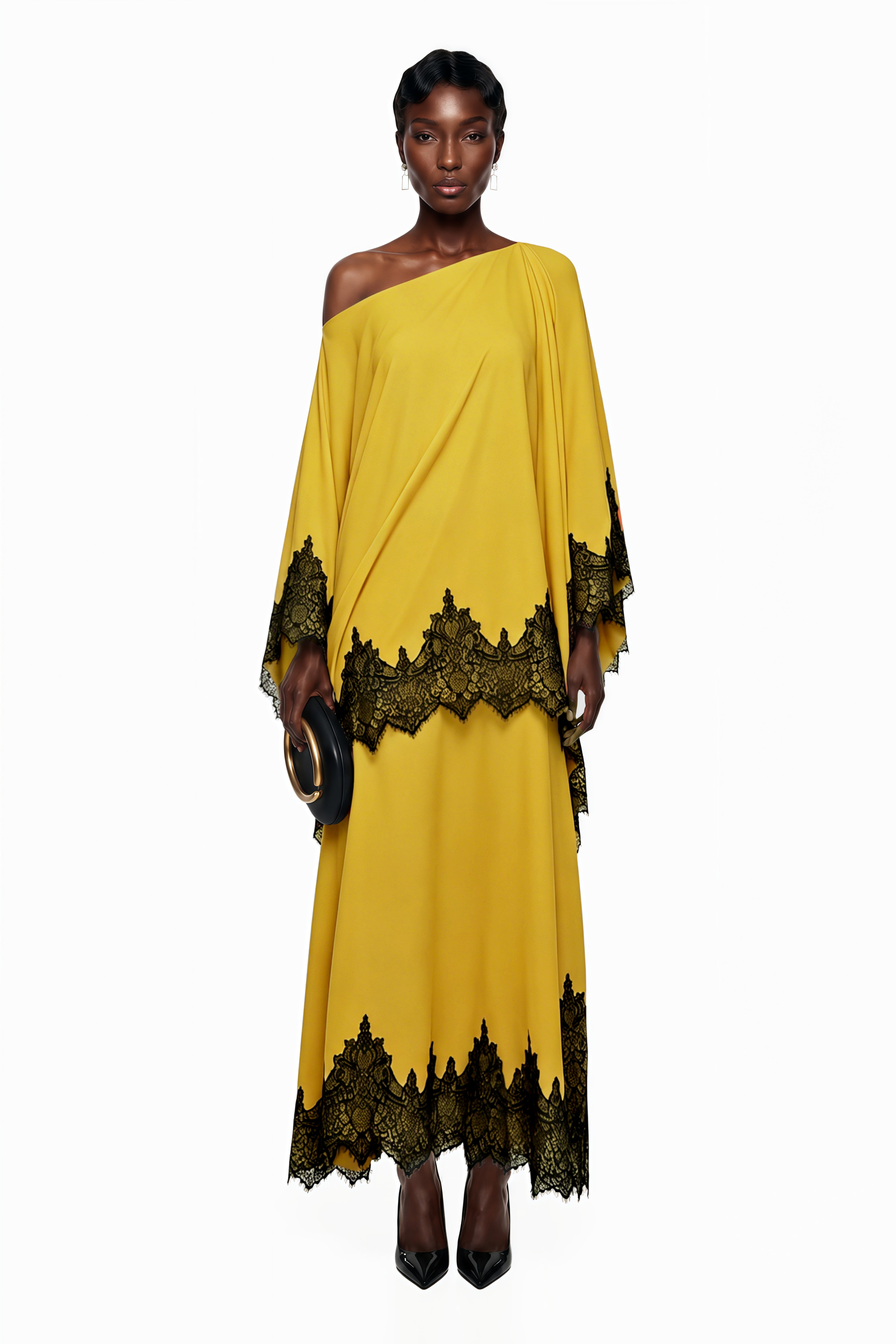Robe longue jaune à épaules dénudées, ornée de dentelle noire
