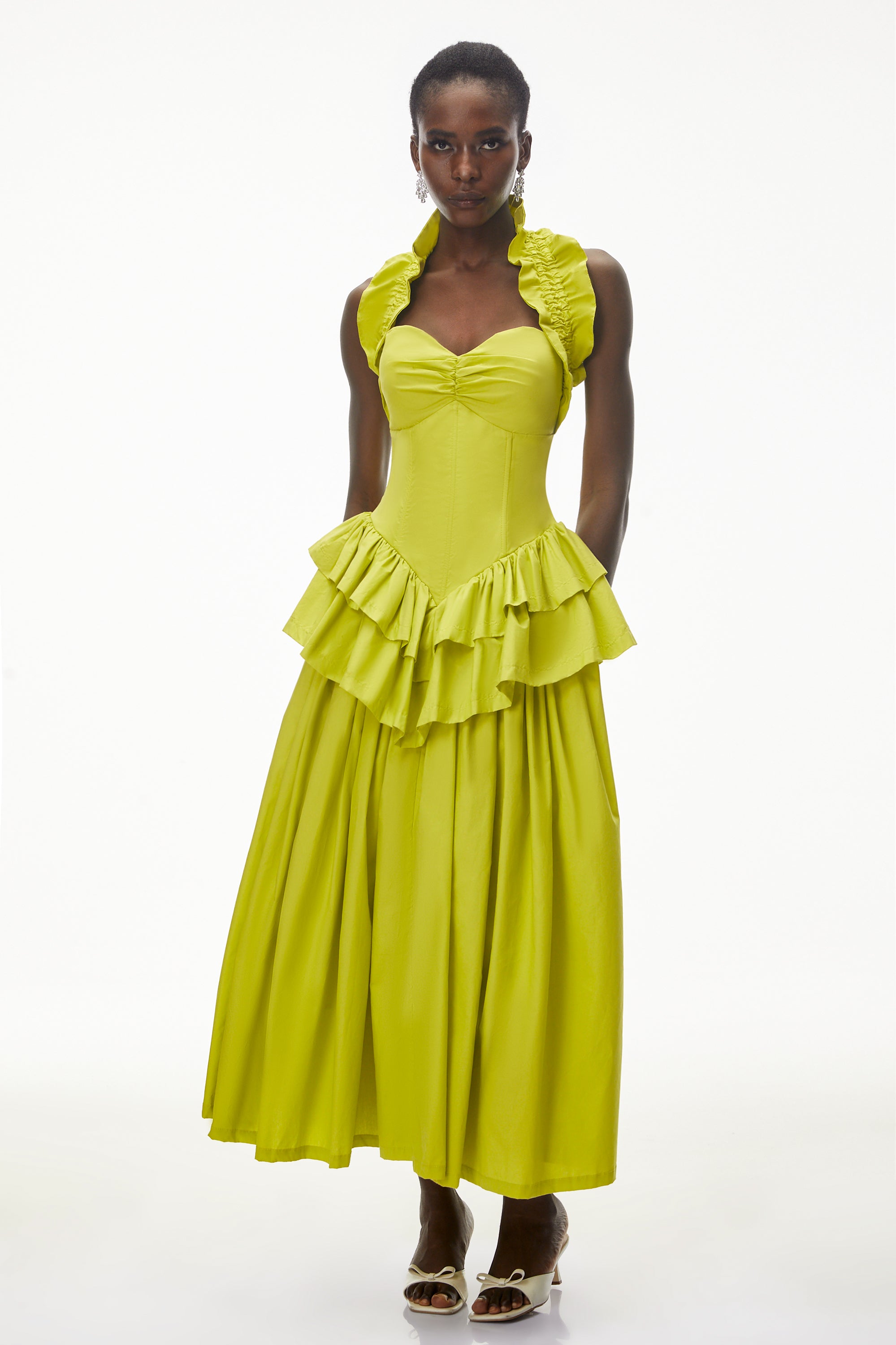 Arezoo – Grünes Midi-Kleid mit Stehkragen und Rüschen