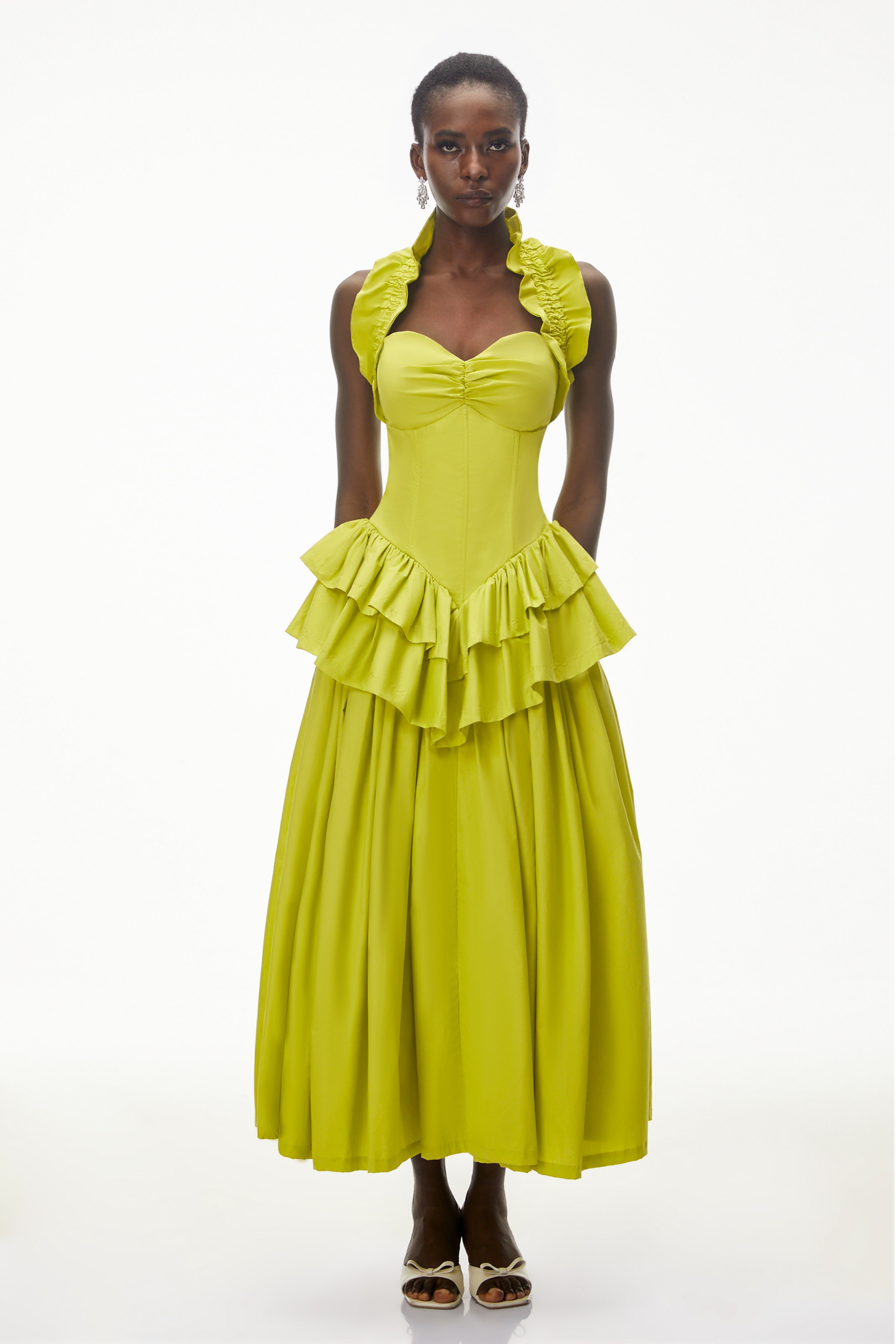 Arezoo – Grünes Midi-Kleid mit Stehkragen und Rüschen