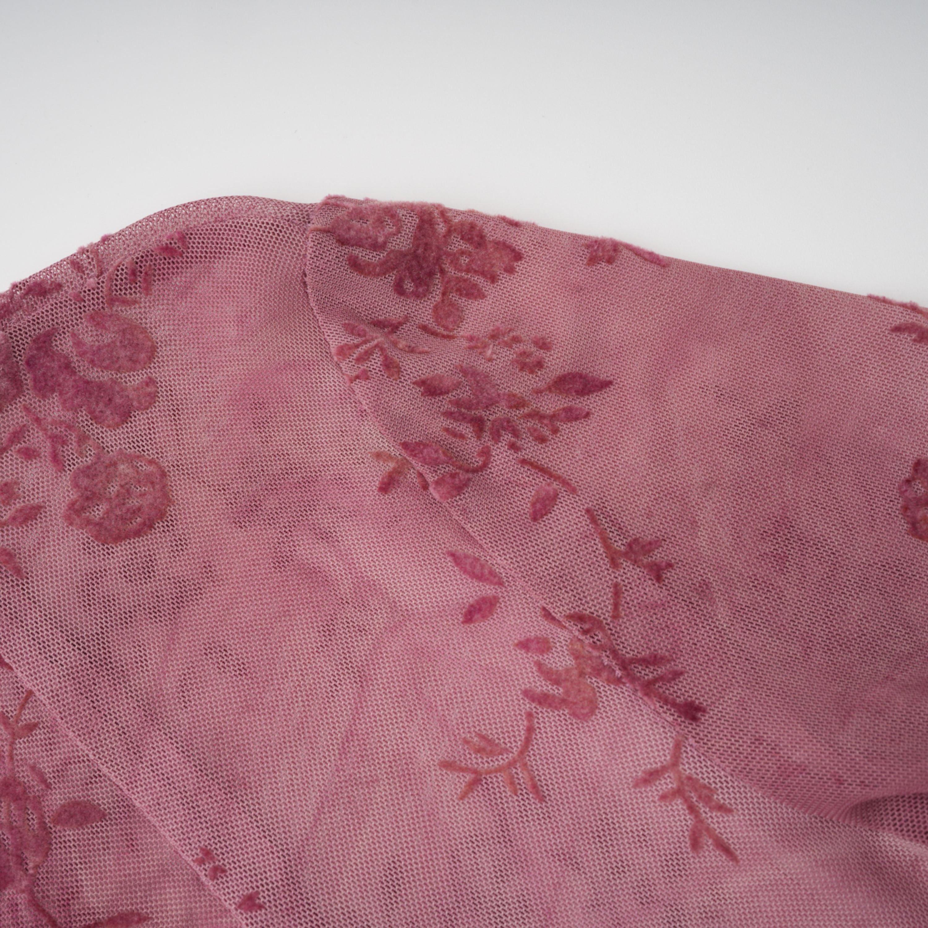 فستان طويل من التول المزخرف باللون الوردي من أريادن