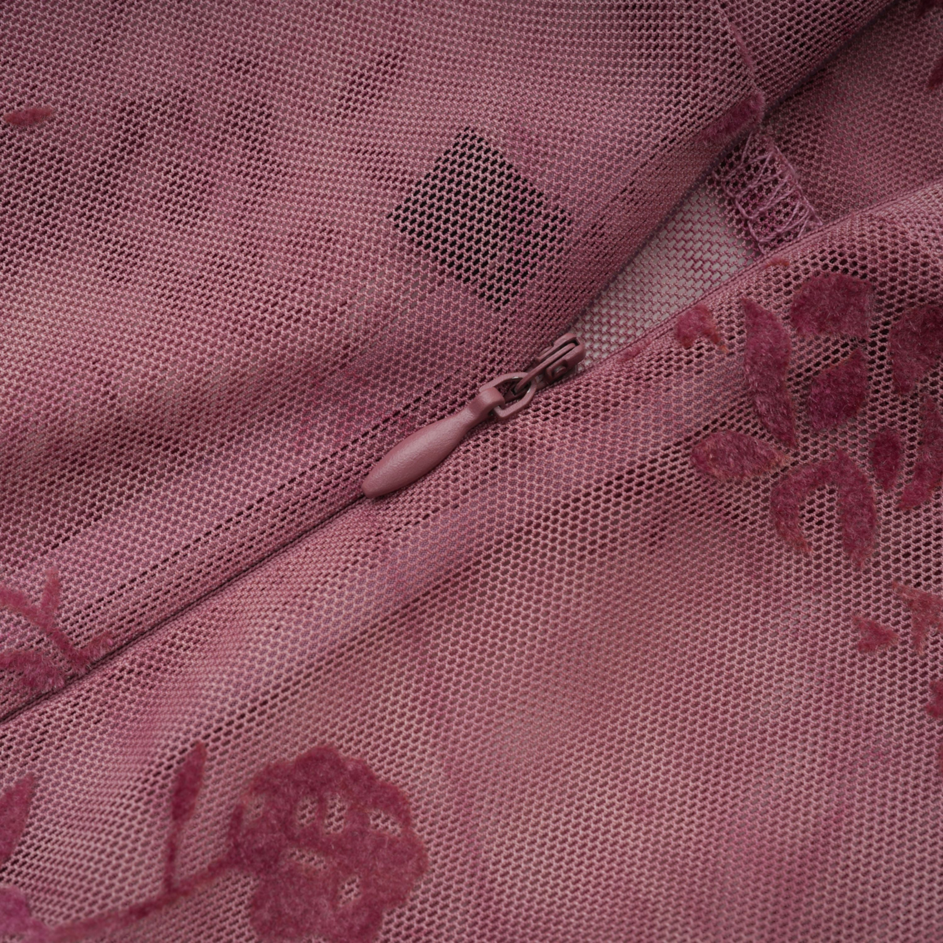 فستان طويل من التول المزخرف باللون الوردي من أريادن