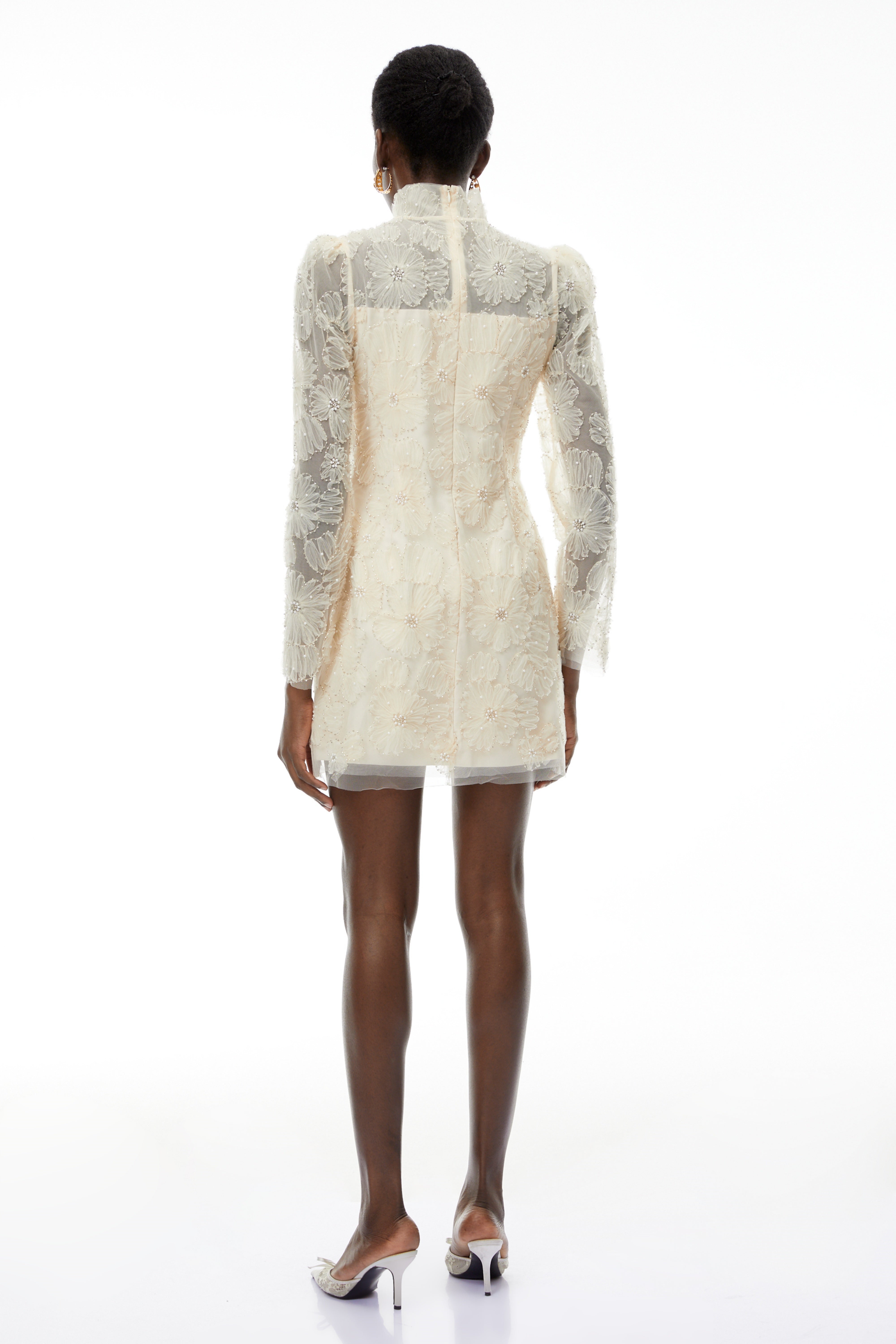 Aurélie – Mini-Kleid mit neutraler Spitzenstickerei