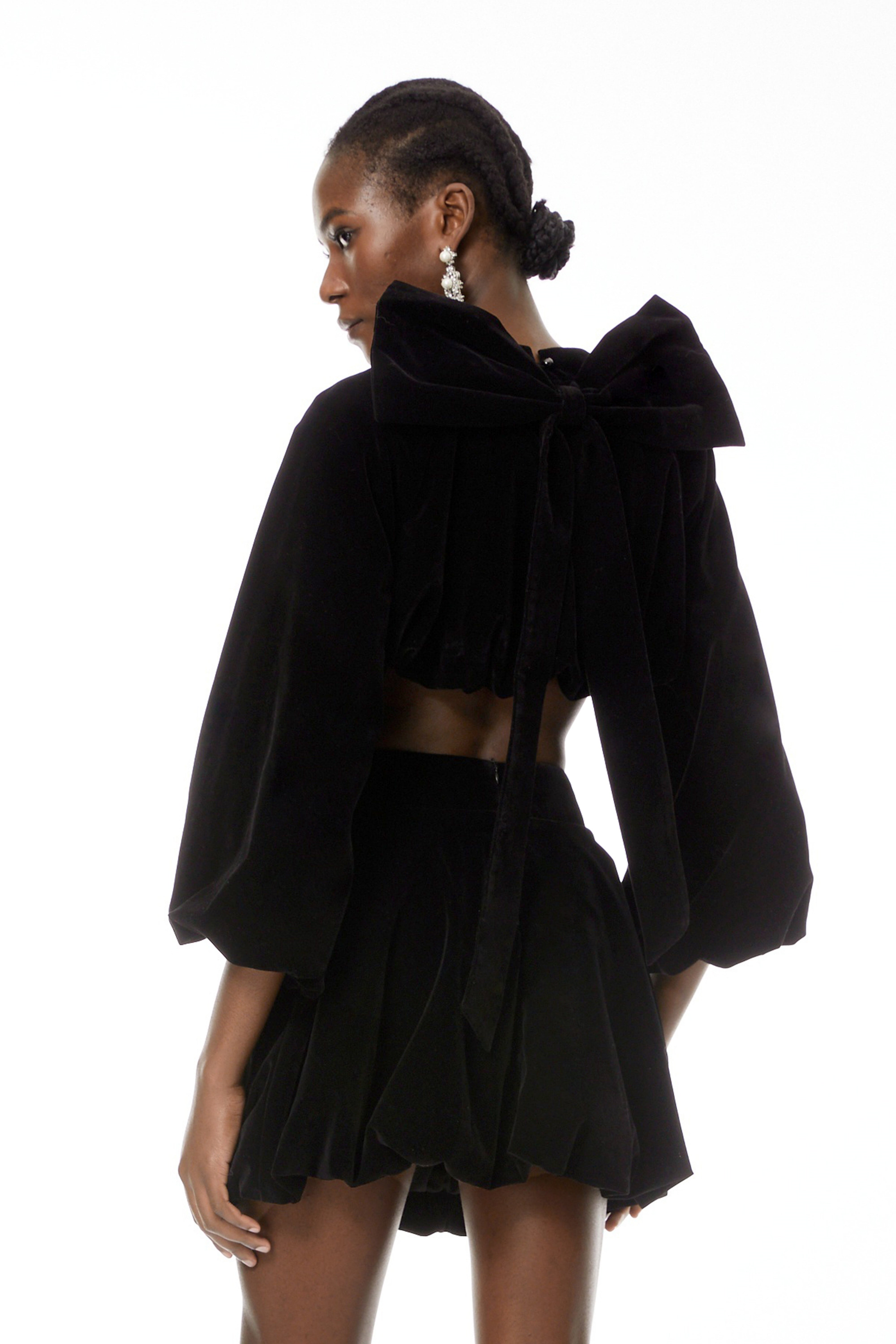 Beatrice Schwarzes Bubble-Set aus Samt mit Oberteil und Rock