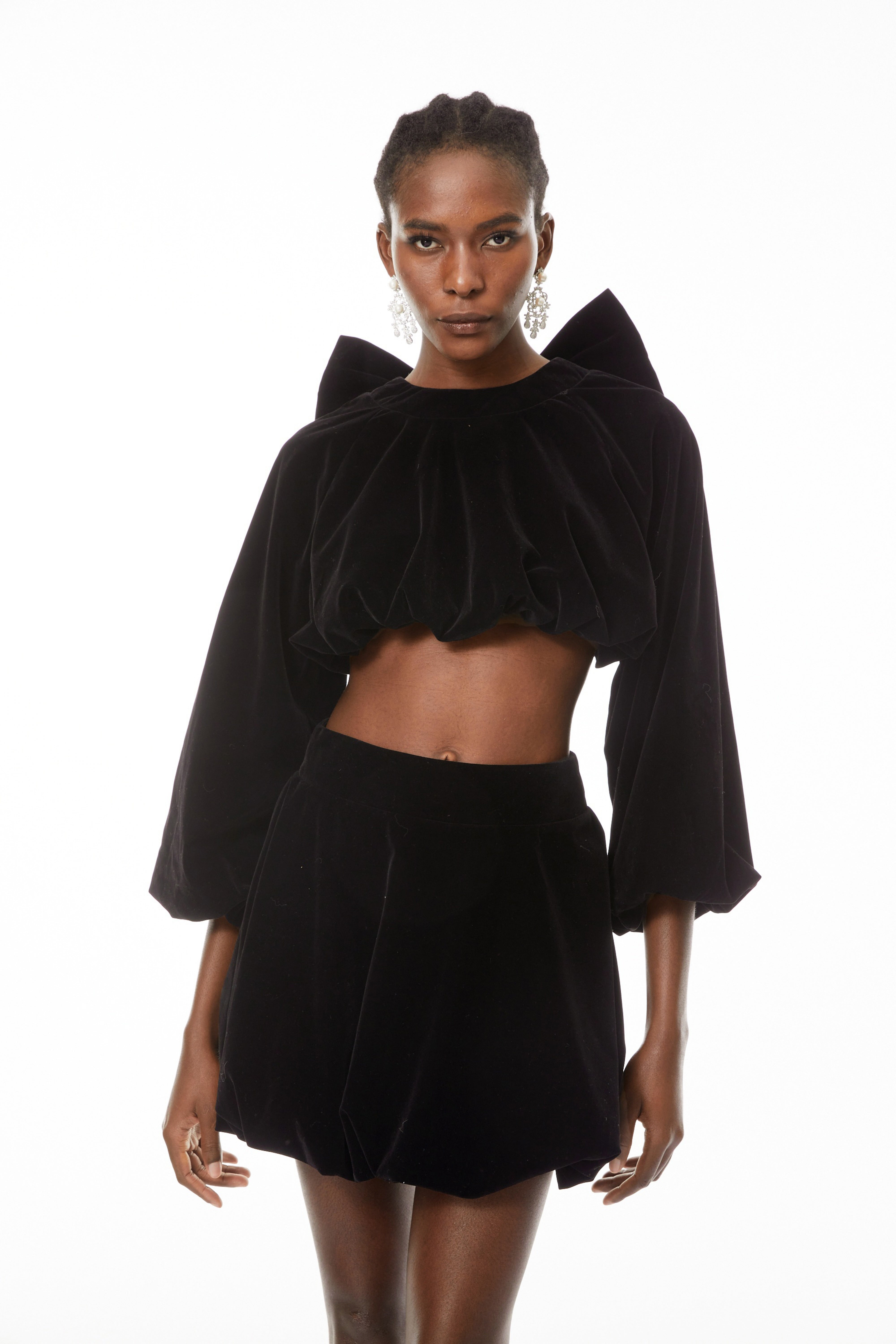 Beatrice Schwarzes Bubble-Set aus Samt mit Oberteil und Rock