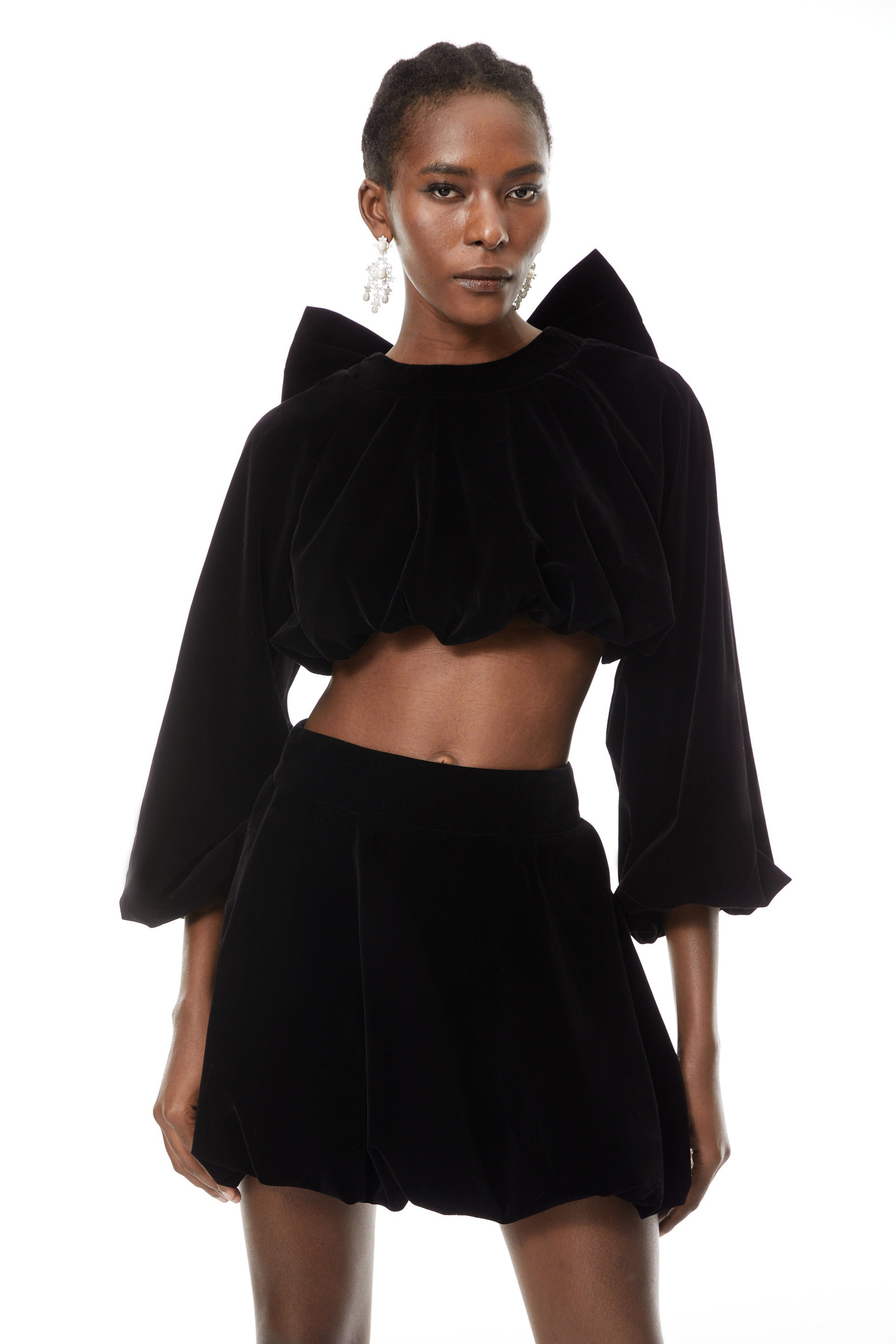 Beatrice Schwarzes Bubble-Set aus Samt mit Oberteil und Rock