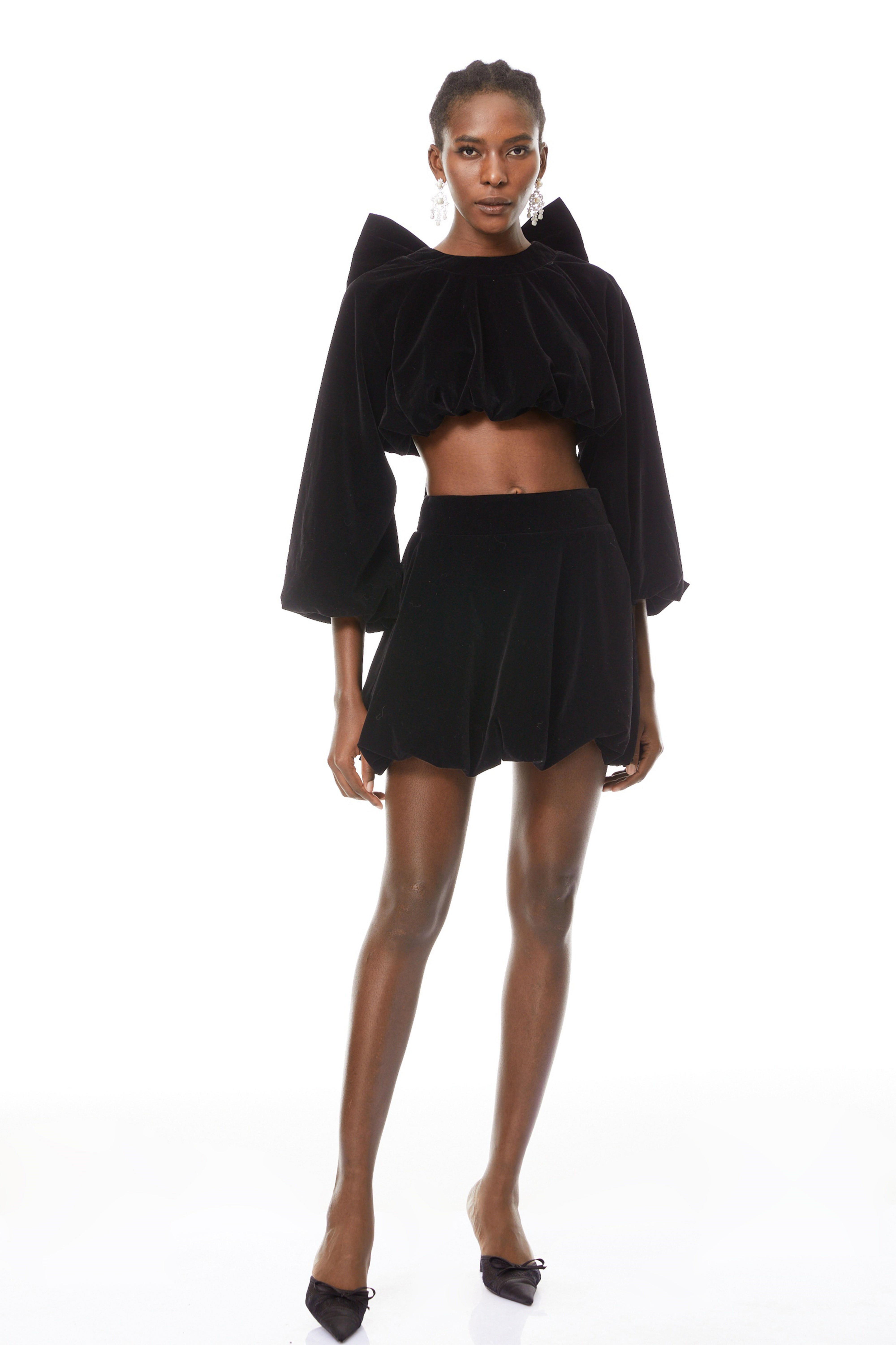 Beatrice Schwarzes Bubble-Set aus Samt mit Oberteil und Rock