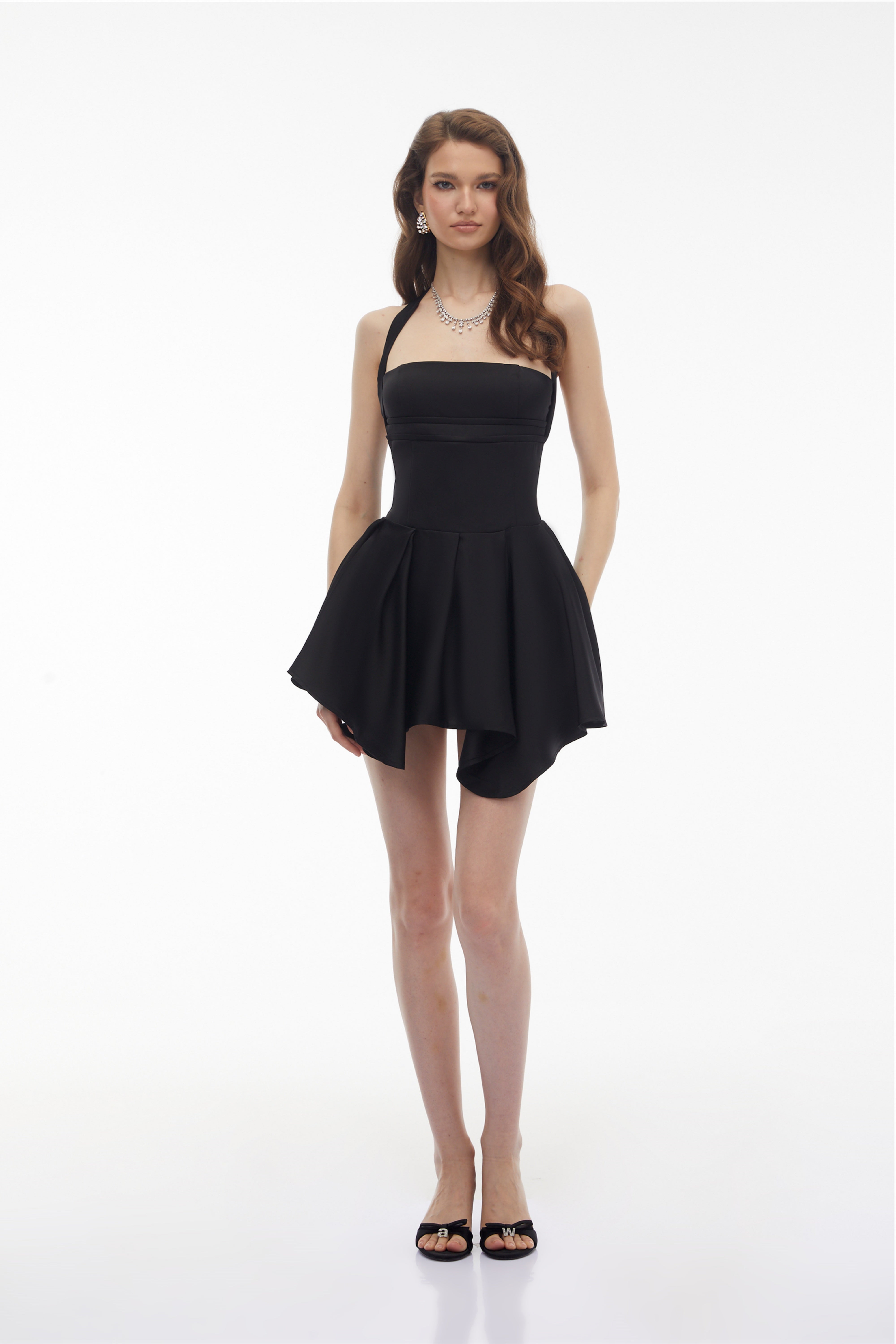 Behnaz – Schwarzes, asymmetrisches Minikleid mit Neckholder