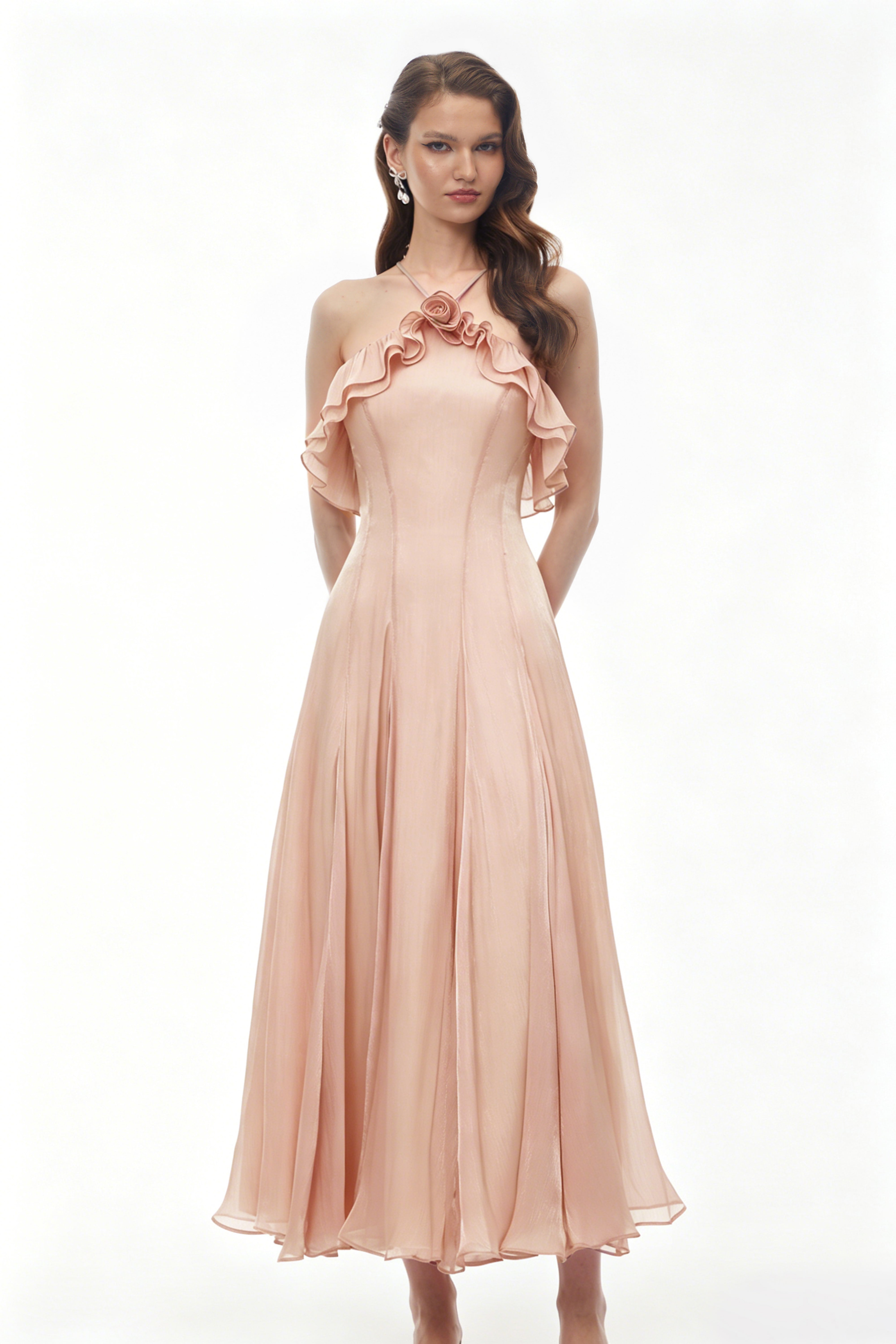 Robe longue plissée Bianka Pink avec motifs floraux en 3D