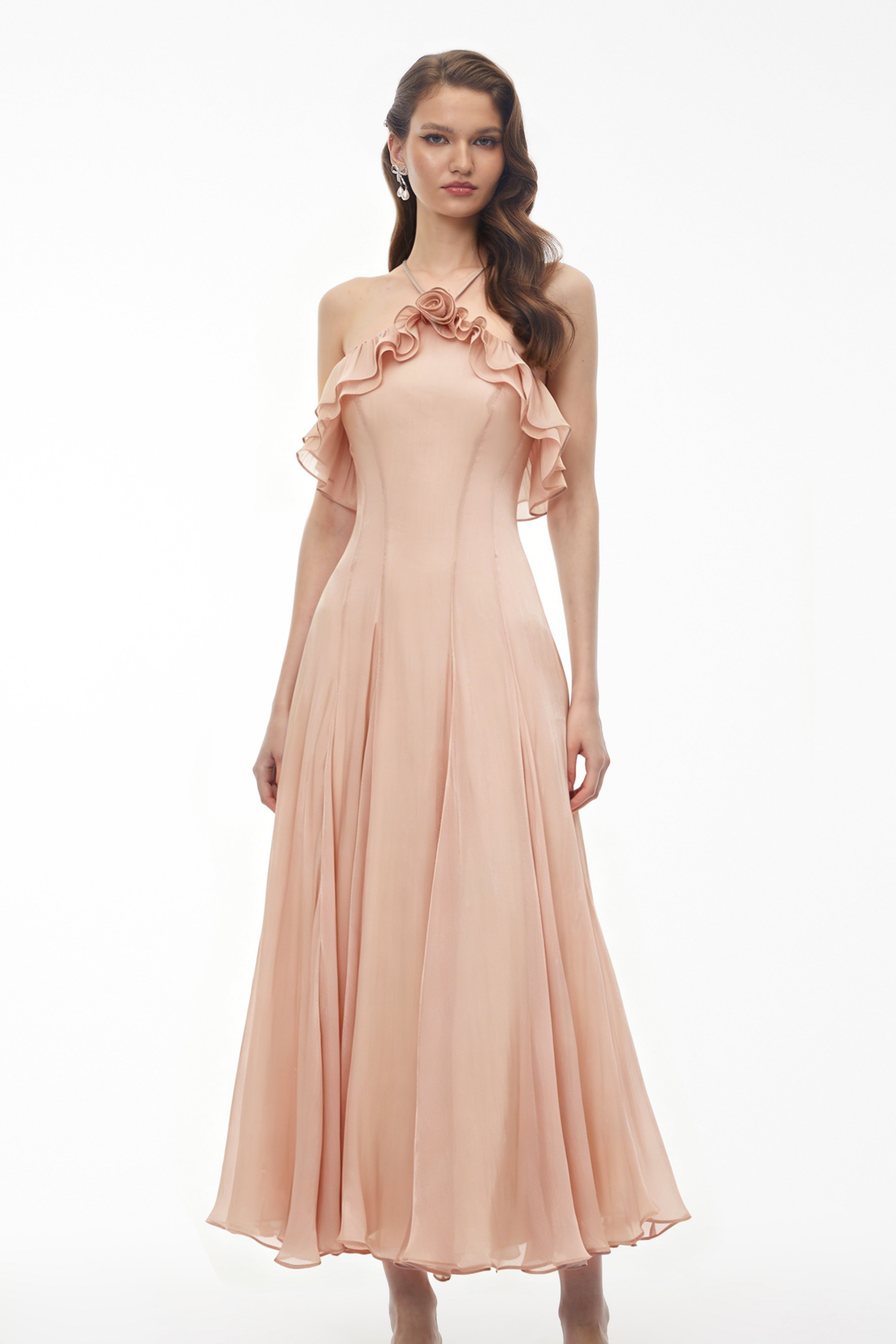 Robe longue plissée Bianka Pink avec motifs floraux en 3D