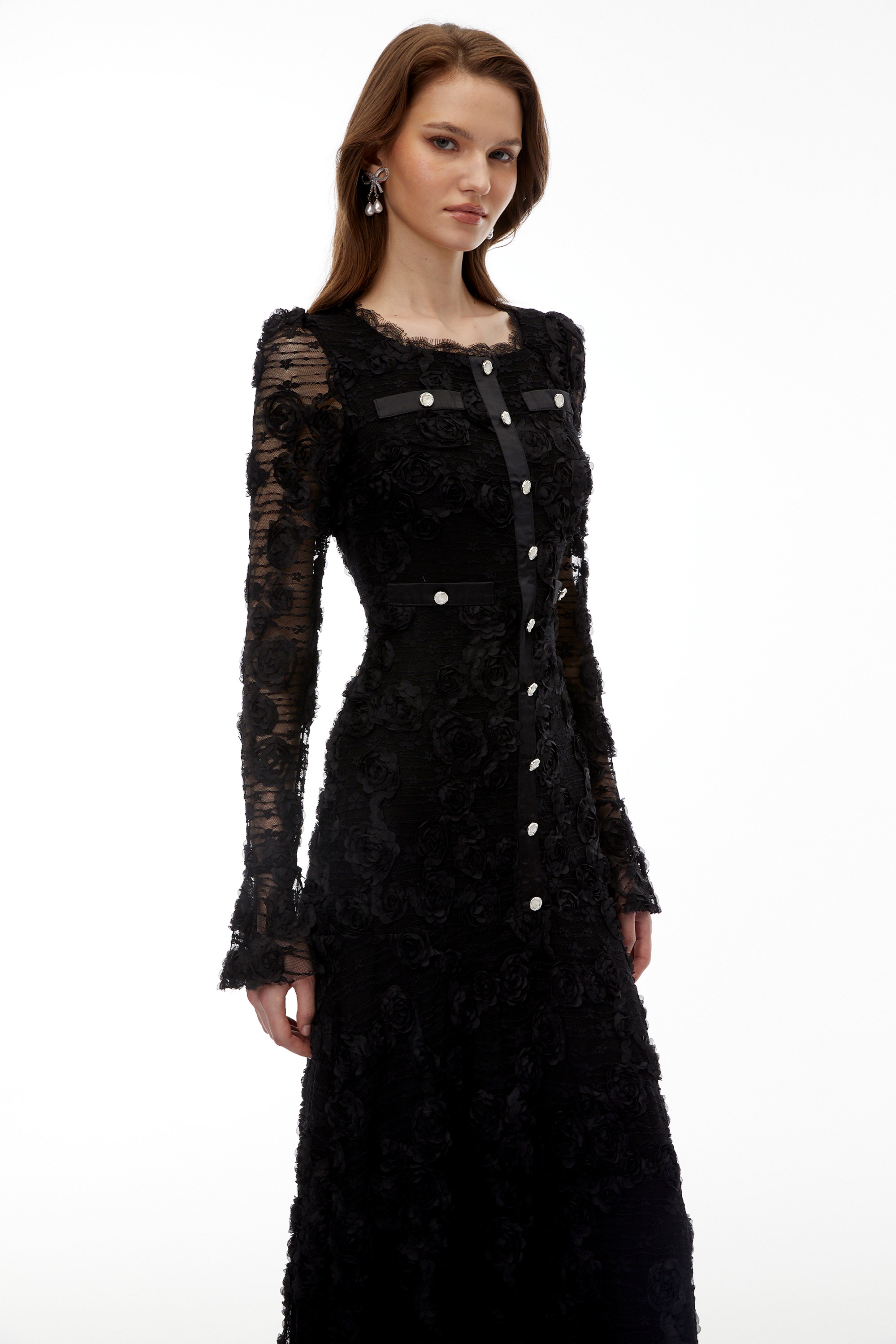 Branwen Black – Maxikleid aus bestickter 3D-Blumen-Spitze