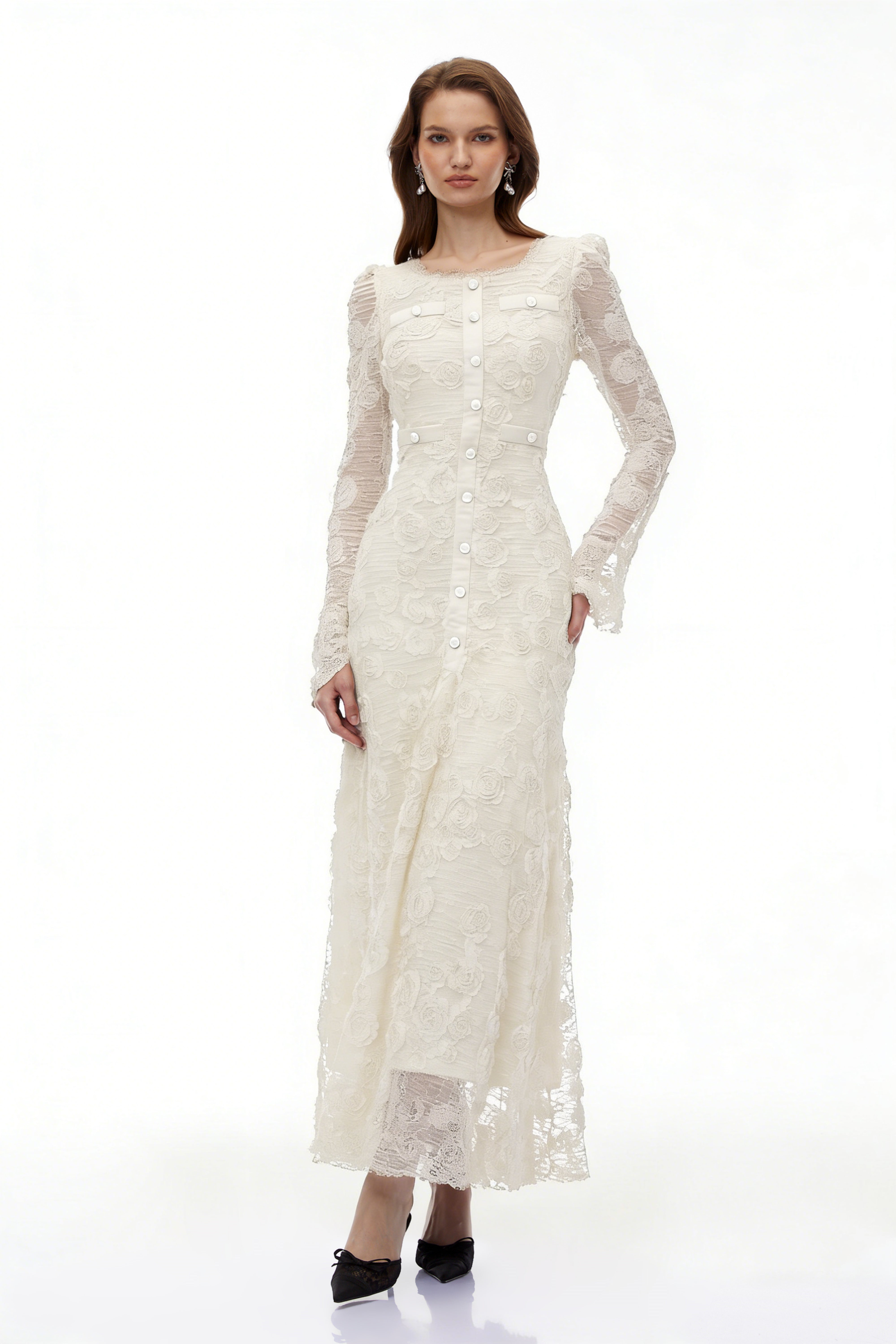 Branwen – Maxikleid aus neutraler 3D-Spitze mit Blumenstickerei