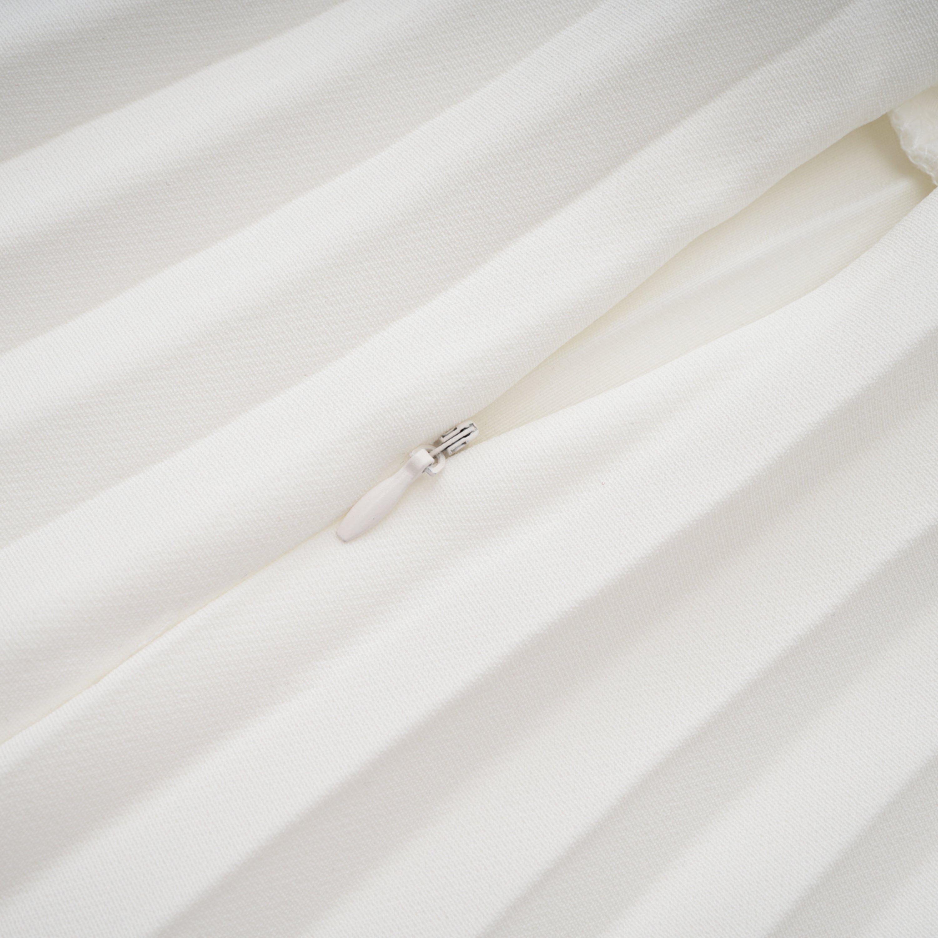 فستان طويل مطوي من كارلوتا وايت شيل