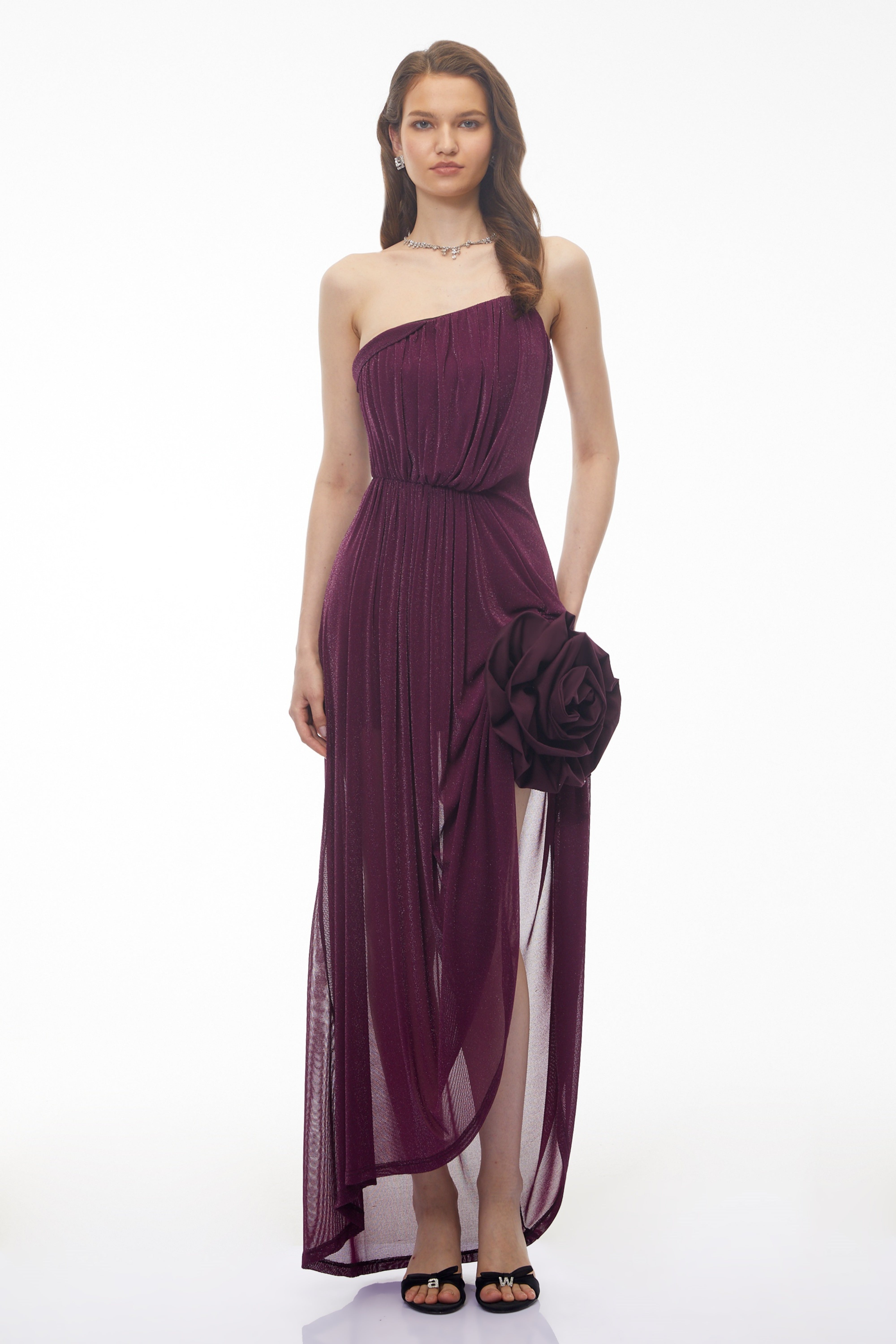 Robe longue asymétrique Yelyzaveta violette avec pétales en 3D