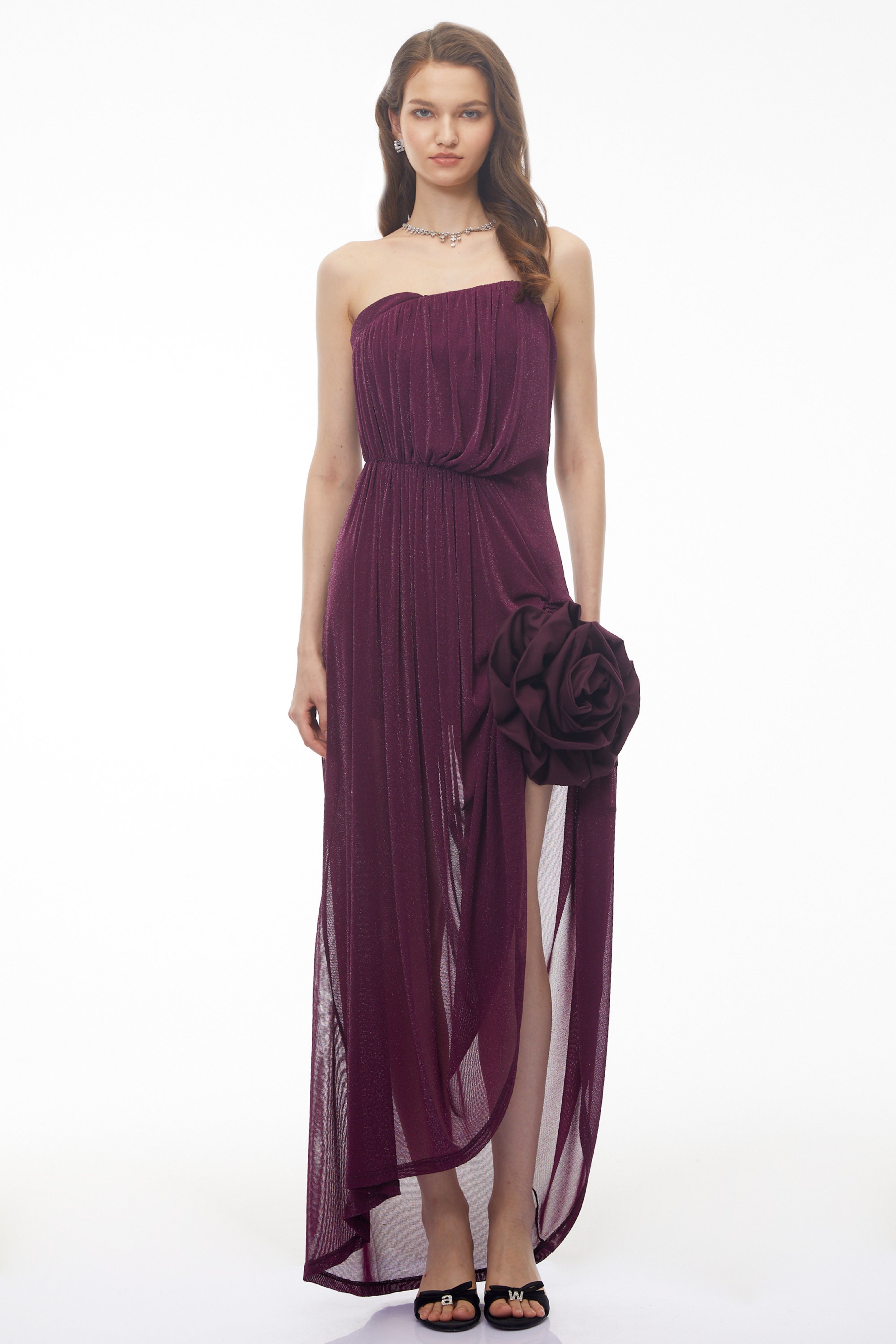 Robe longue asymétrique Yelyzaveta violette avec pétales en 3D