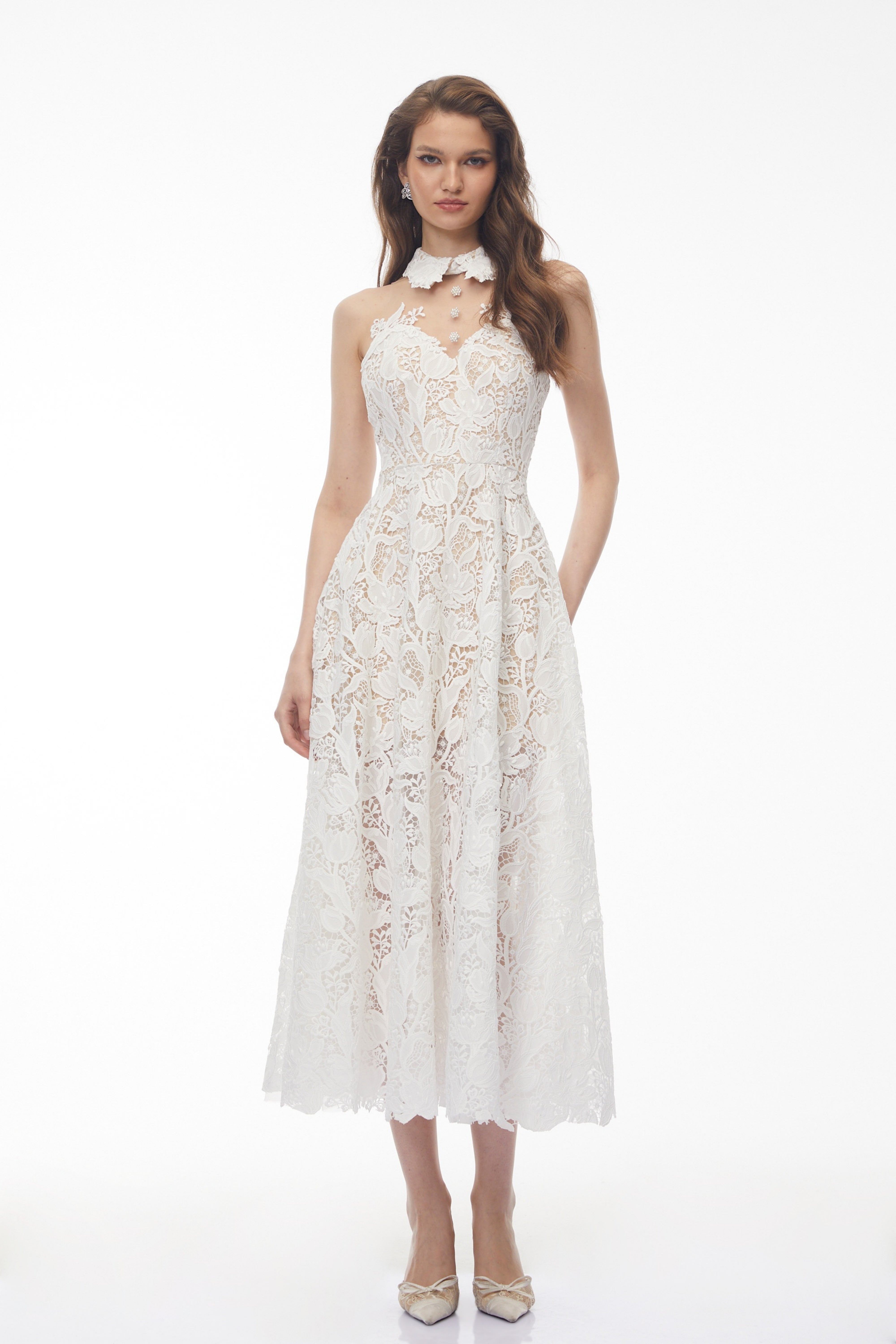 Chakame – Weißes Midi-Kleid mit Blumenmuster und Spitze