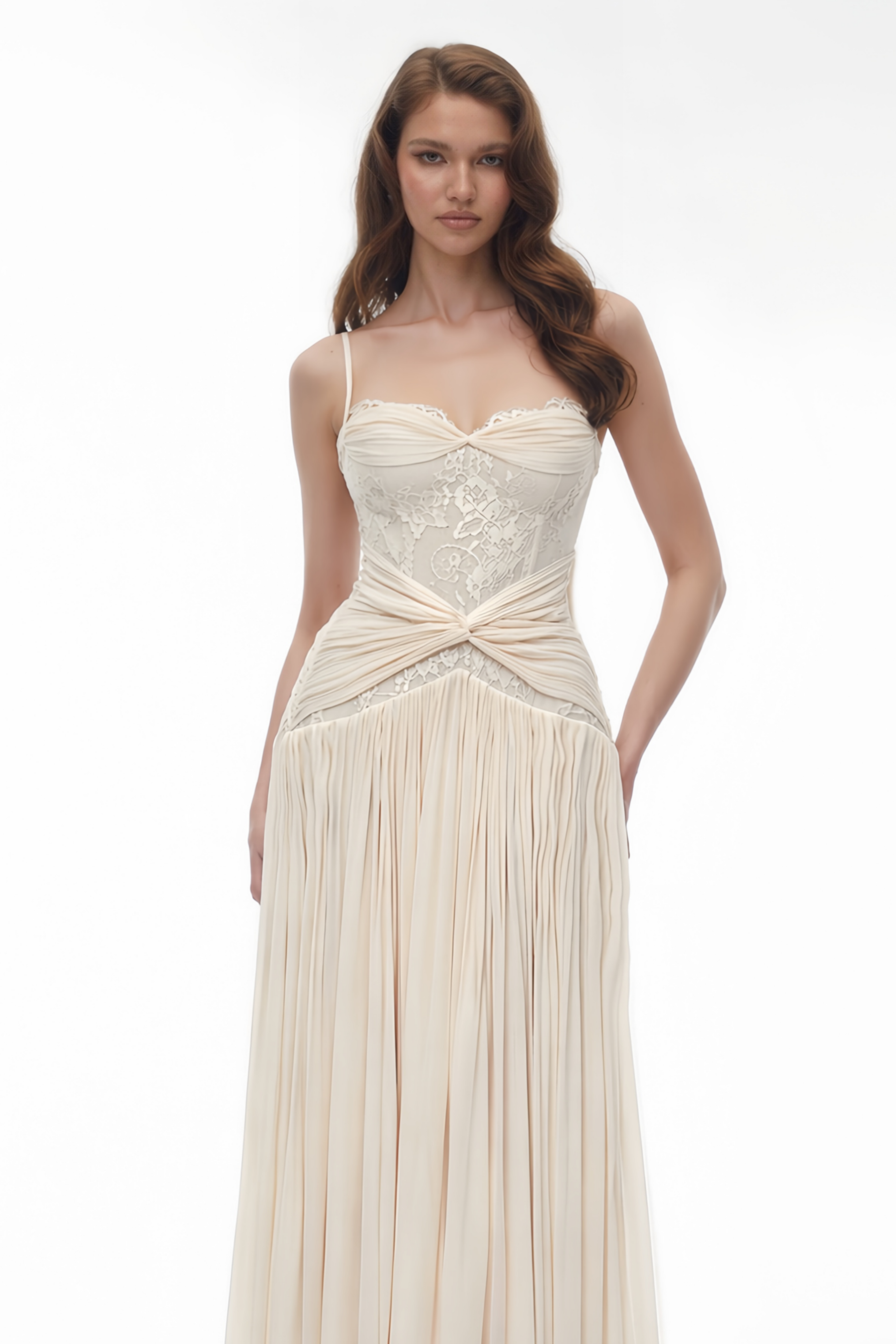 فستان طويل من "بريجيت" باللون الأبيض الكريمي مع كشكش وأجزاء من الدانتيل