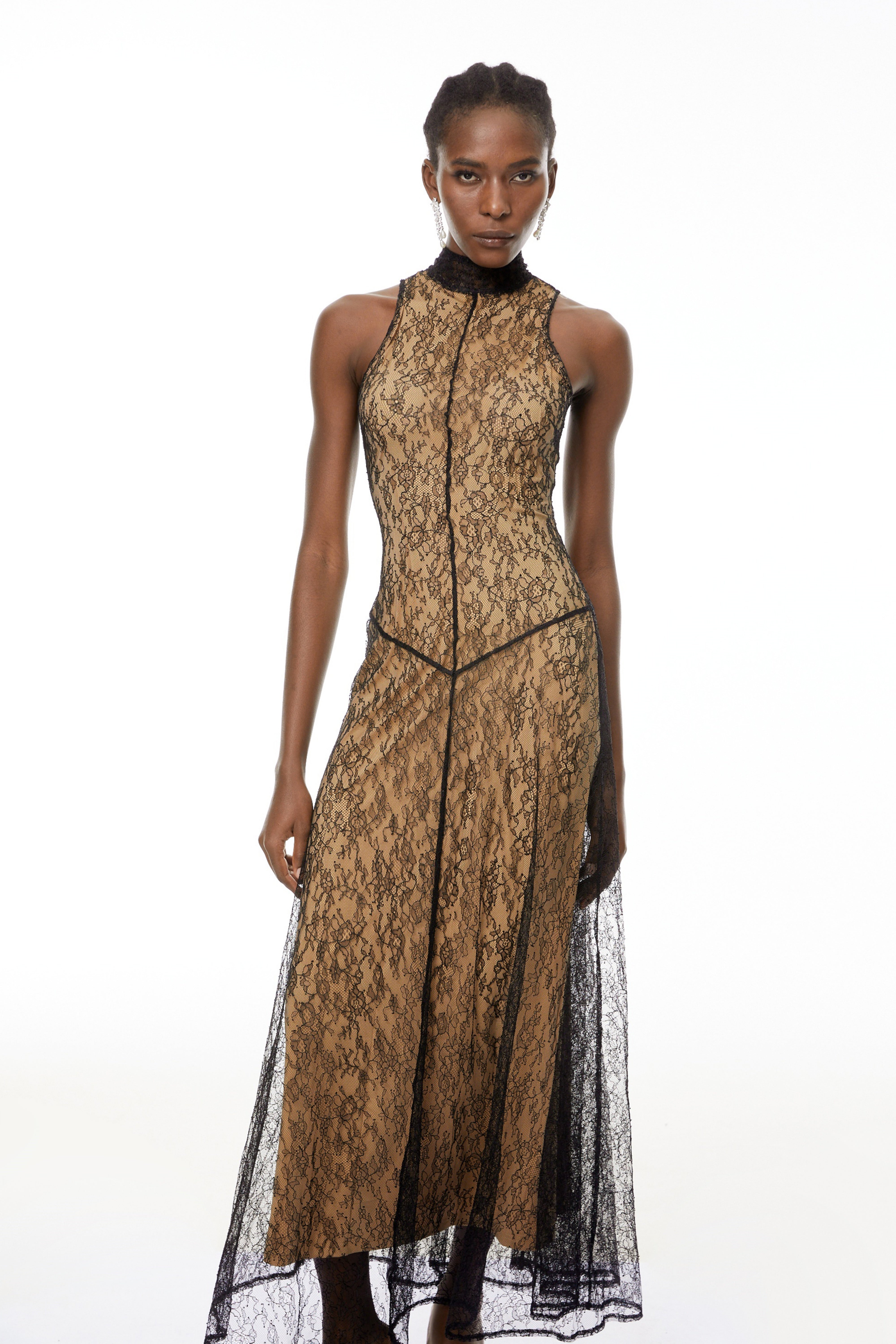 Cosmina Schwarzes Maxikleid mit Neckholder und floraler Spitze