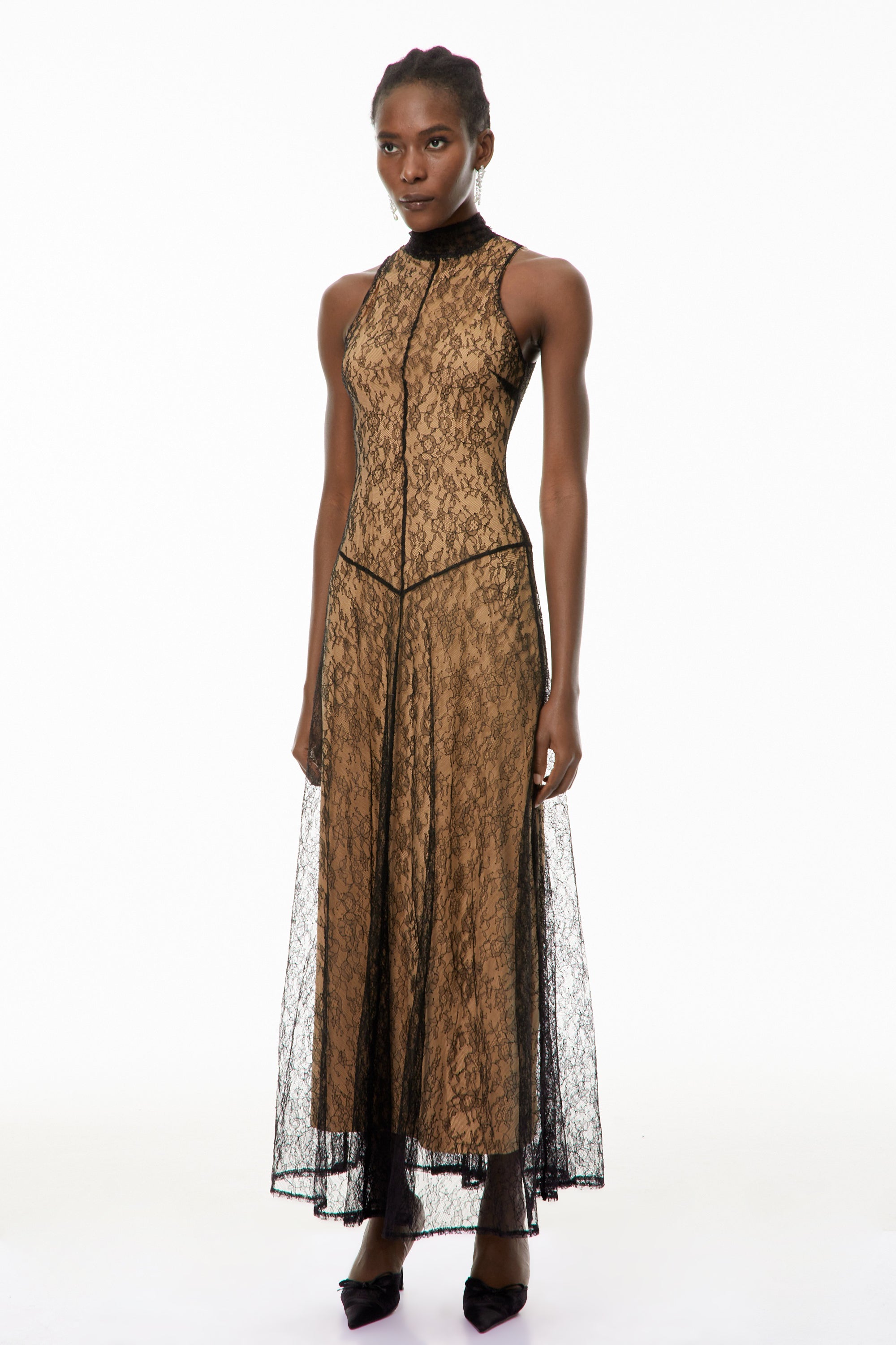 Cosmina Schwarzes Maxikleid mit Neckholder und floraler Spitze