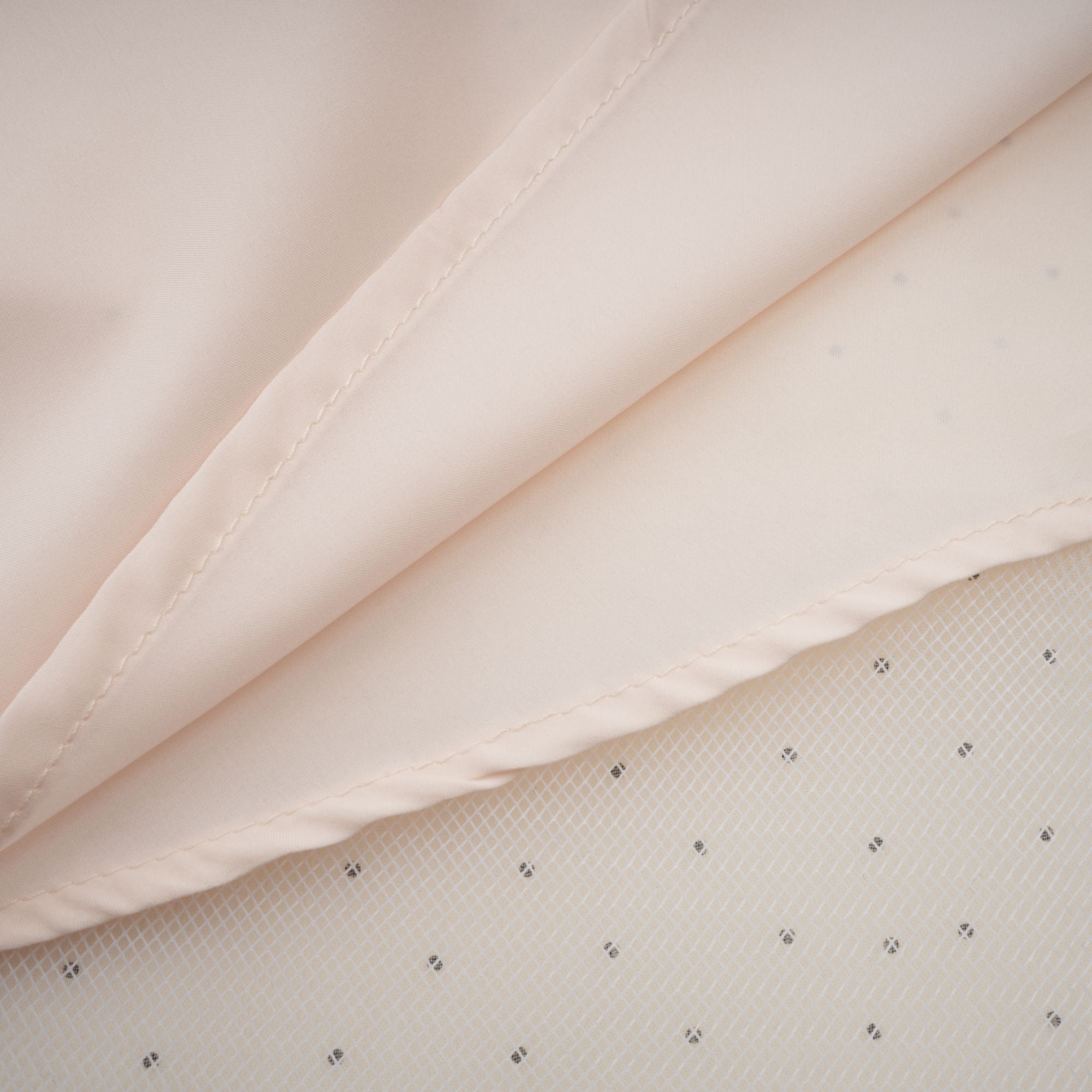 فستان شارلوت من التول متوسط الطول بفتحة رقبة على شكل حرف V