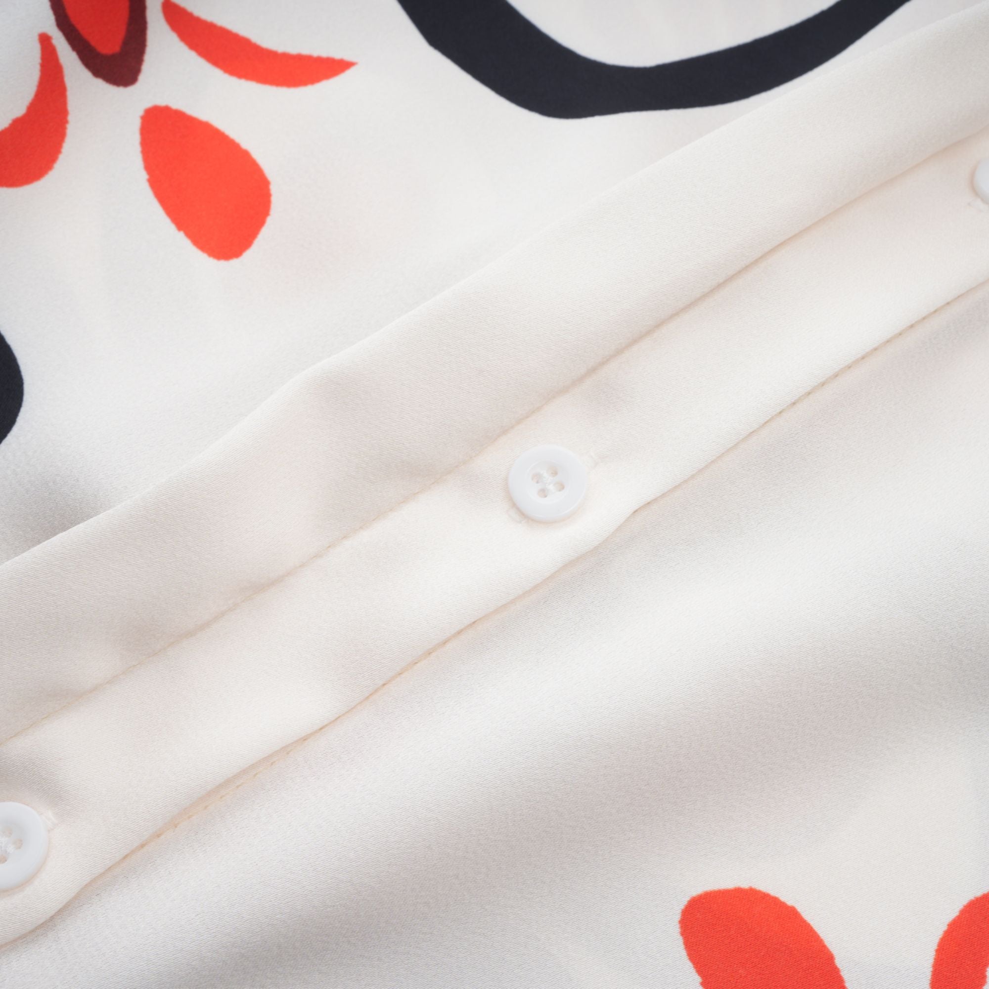 طقم قميص وبنطلون متناسق بطبعة جرافيكية من Amaranta