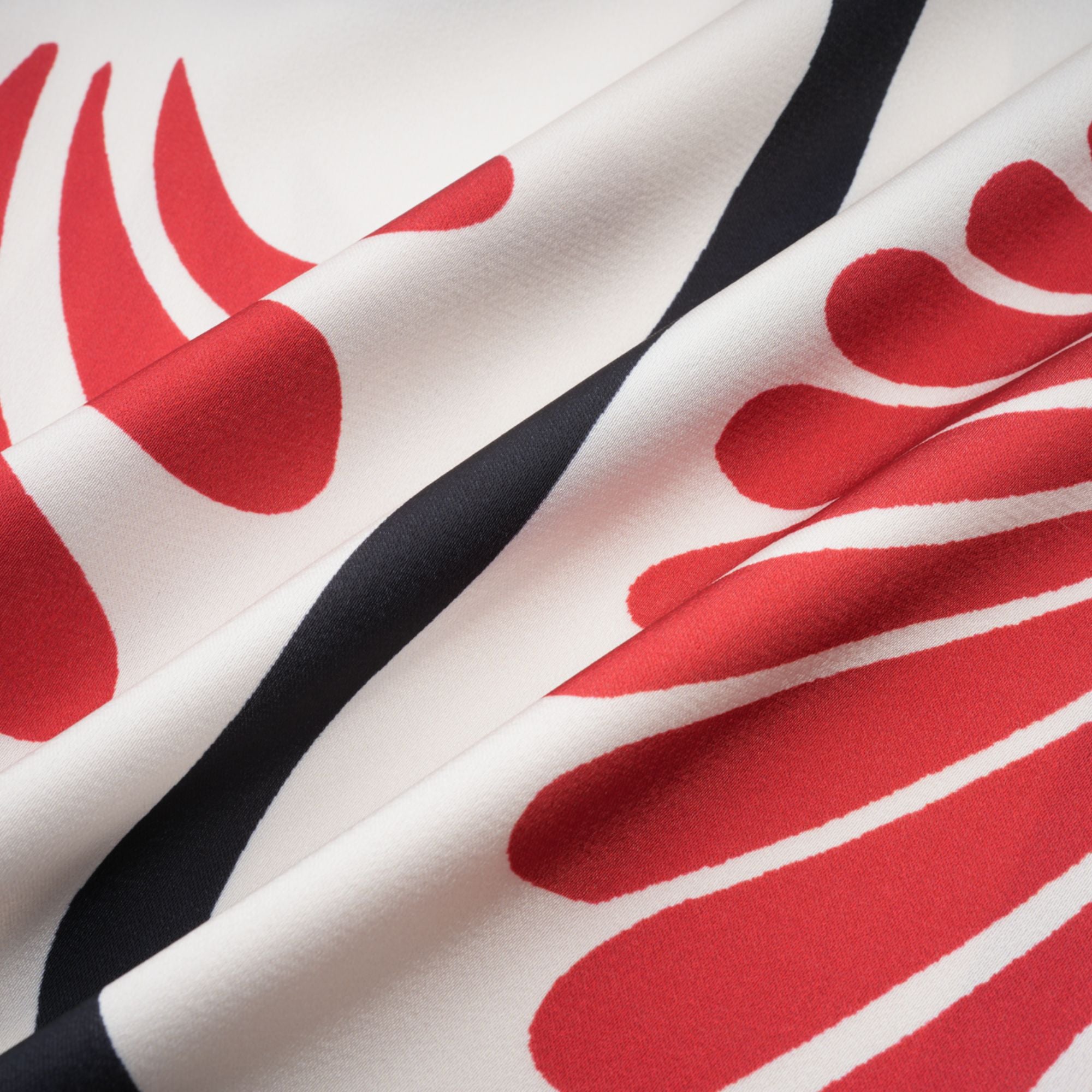 طقم قميص وبنطلون متناسق بطبعة جرافيكية من Amaranta