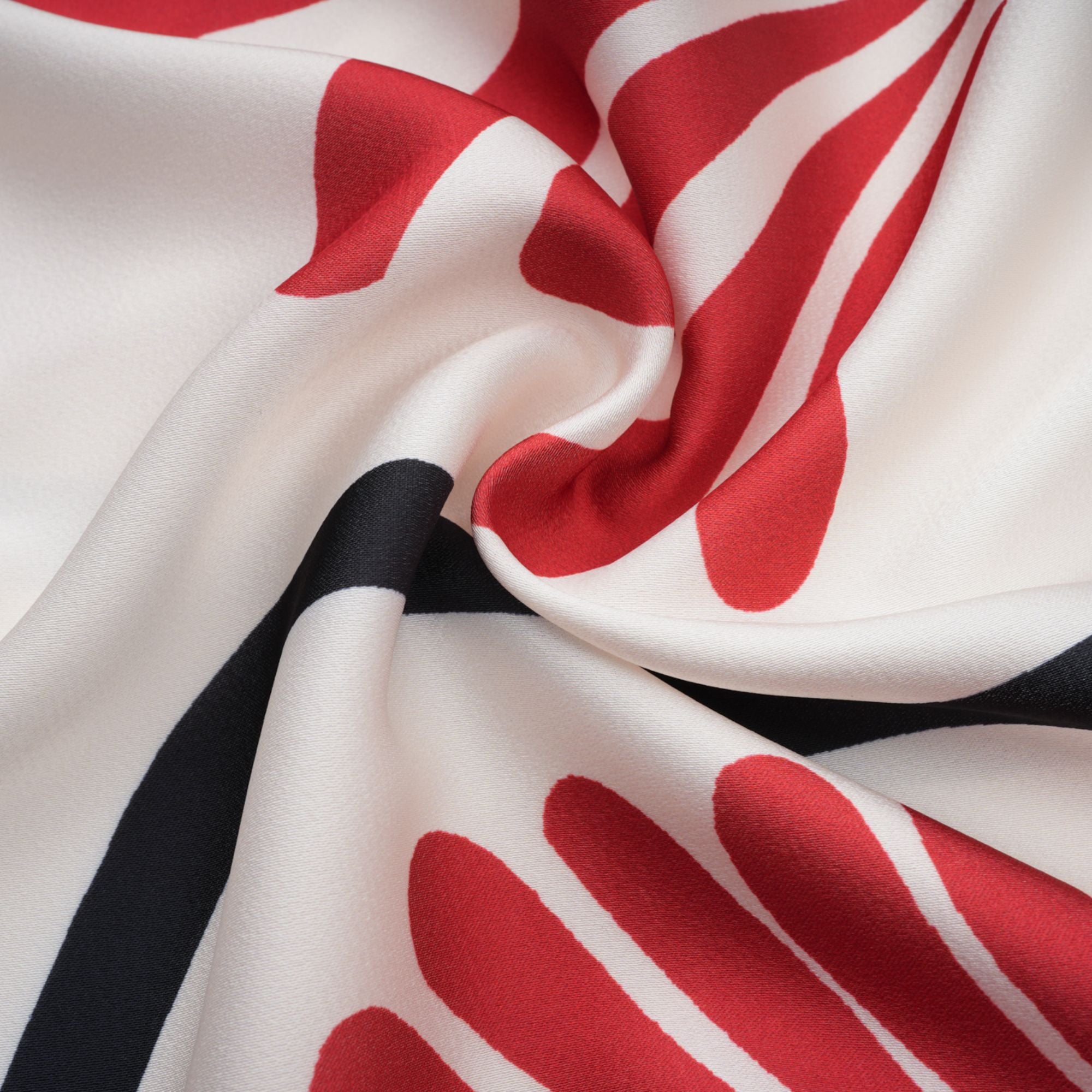 طقم قميص وبنطلون متناسق بطبعة جرافيكية من Amaranta