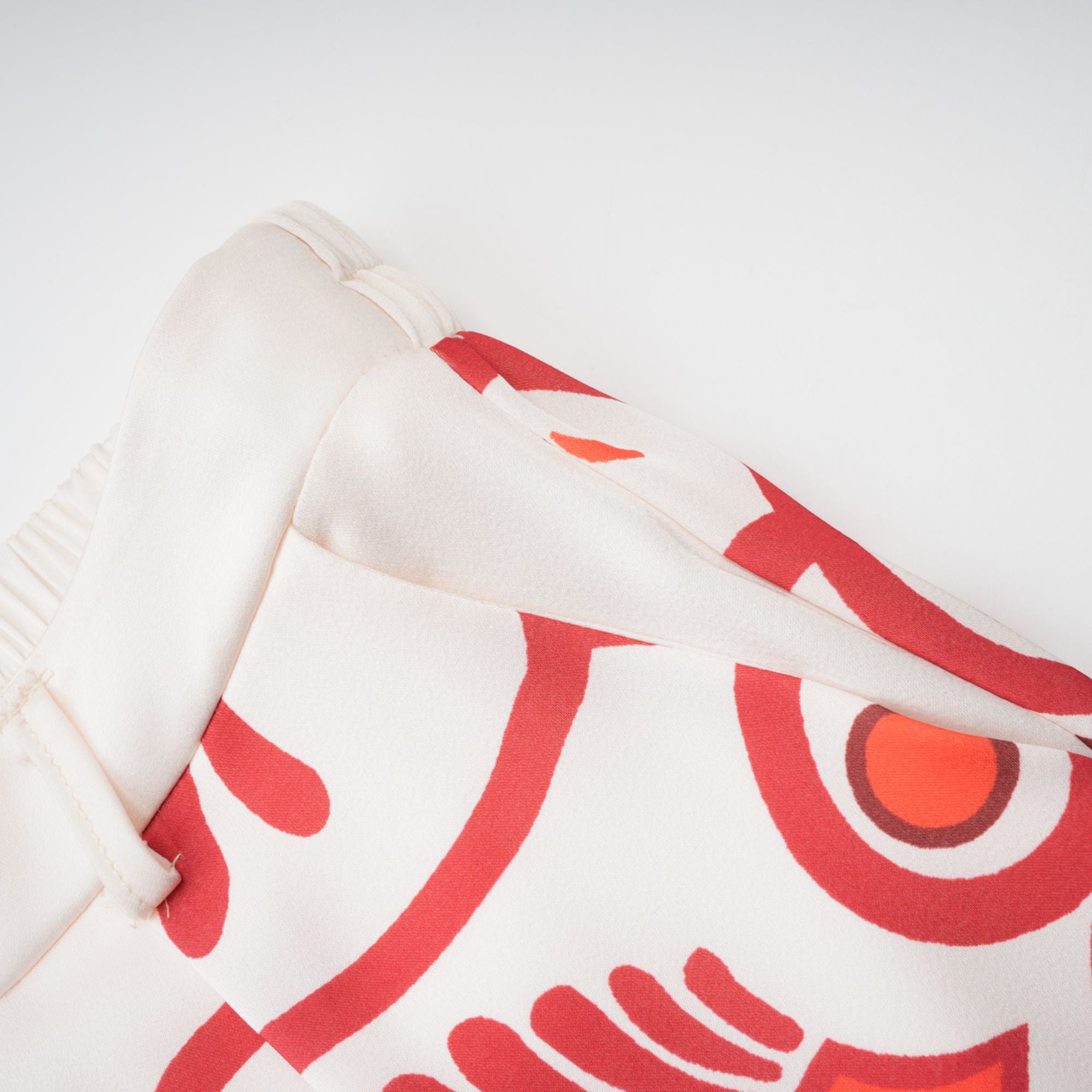 طقم قميص وبنطلون متناسق بطبعة جرافيكية من Amaranta