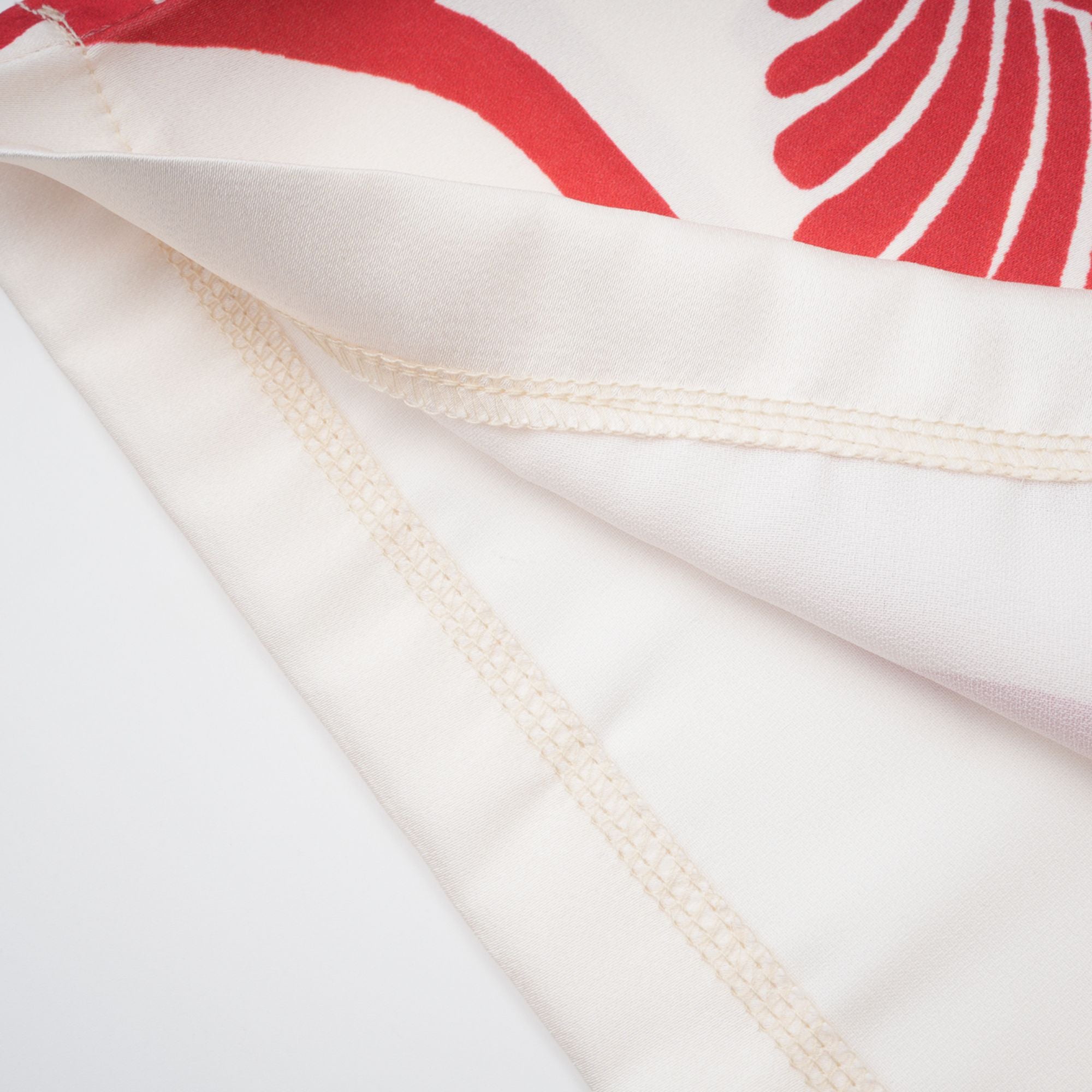 طقم قميص وبنطلون متناسق بطبعة جرافيكية من Amaranta