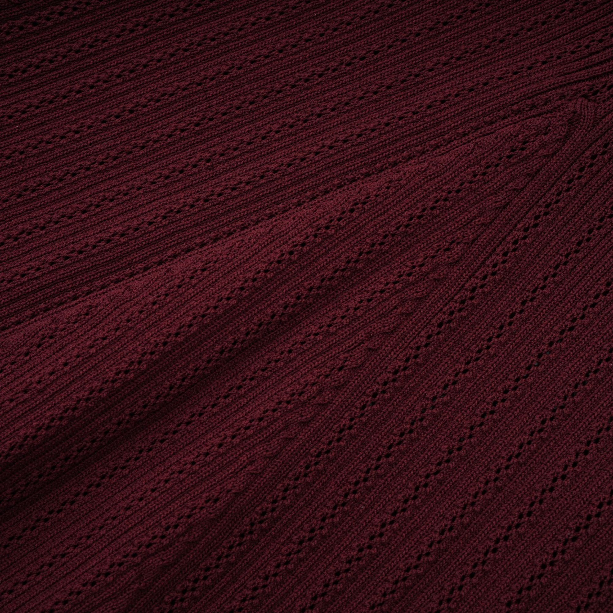 Corrine – Passendes Set aus rotem Strickoberteil und -rock mit Rüschen