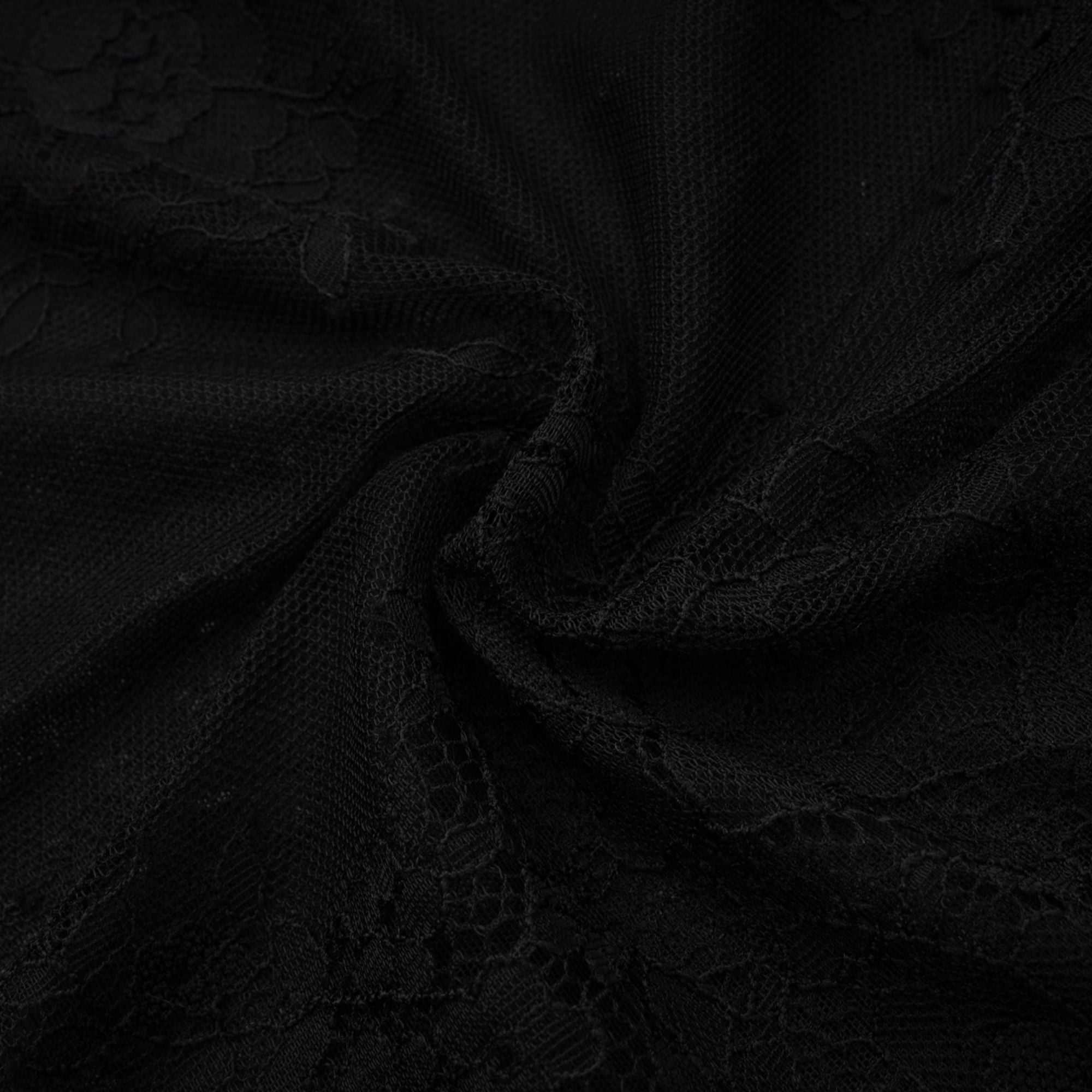 فستان إيرين ماكسي أسود مزين بالكريستال