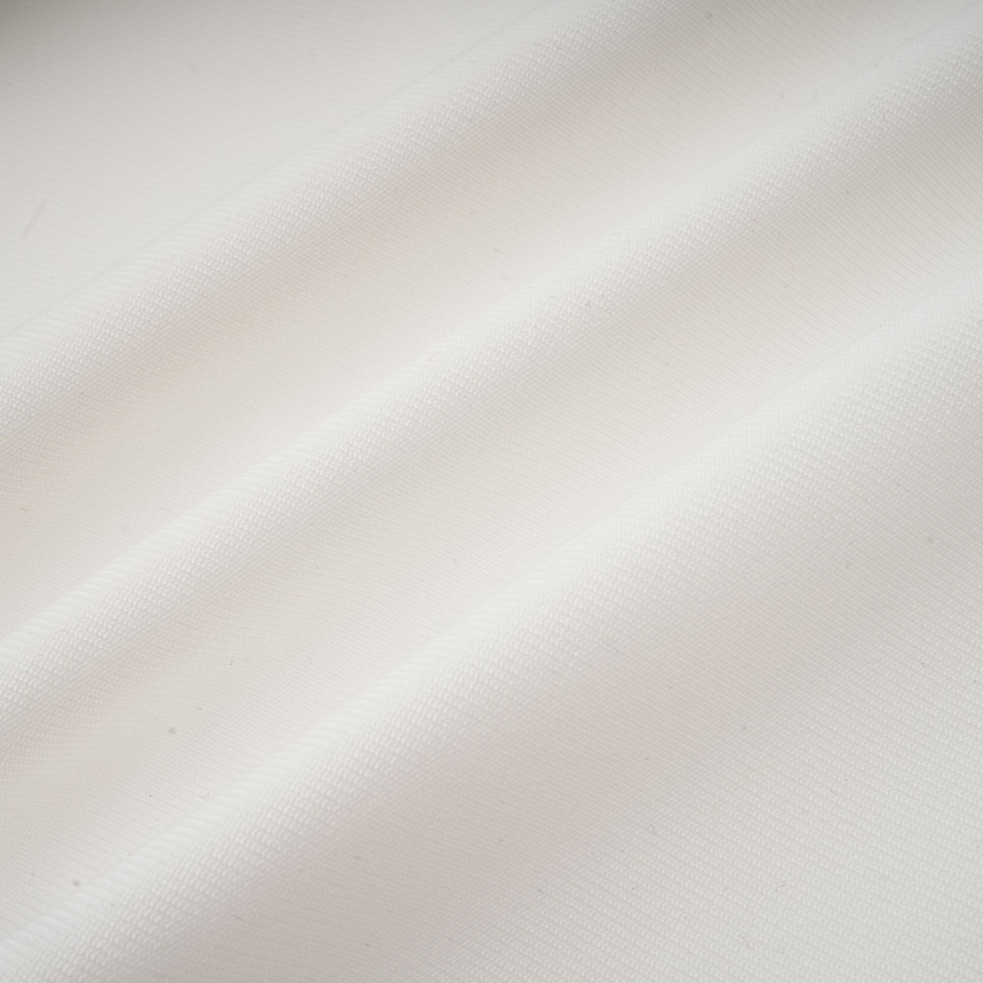 فستان كابوسين أبيض بقصة واسعة مع فيونكة