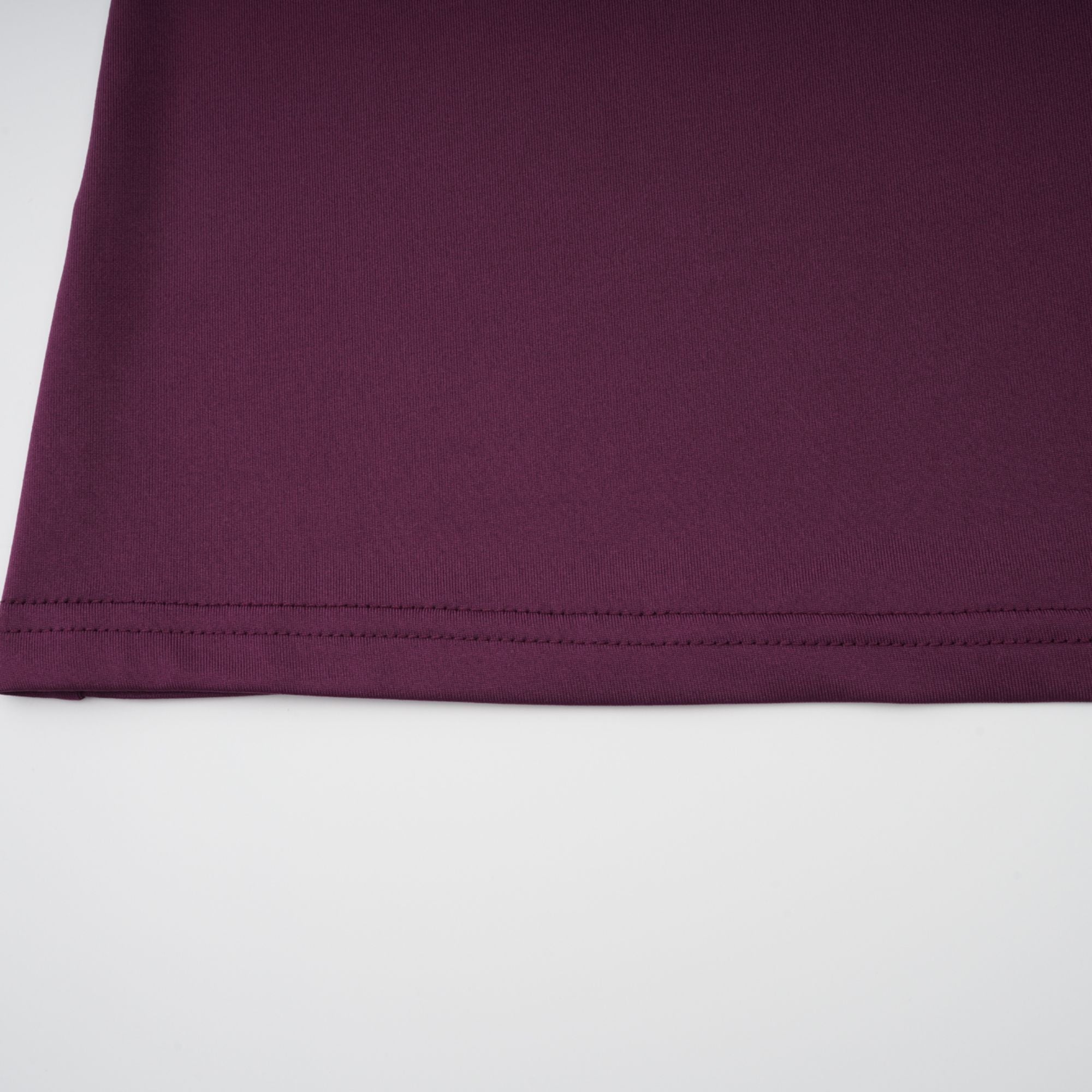 فستان طويل مزين بالدانتيل من Borbála باللون الأرجواني