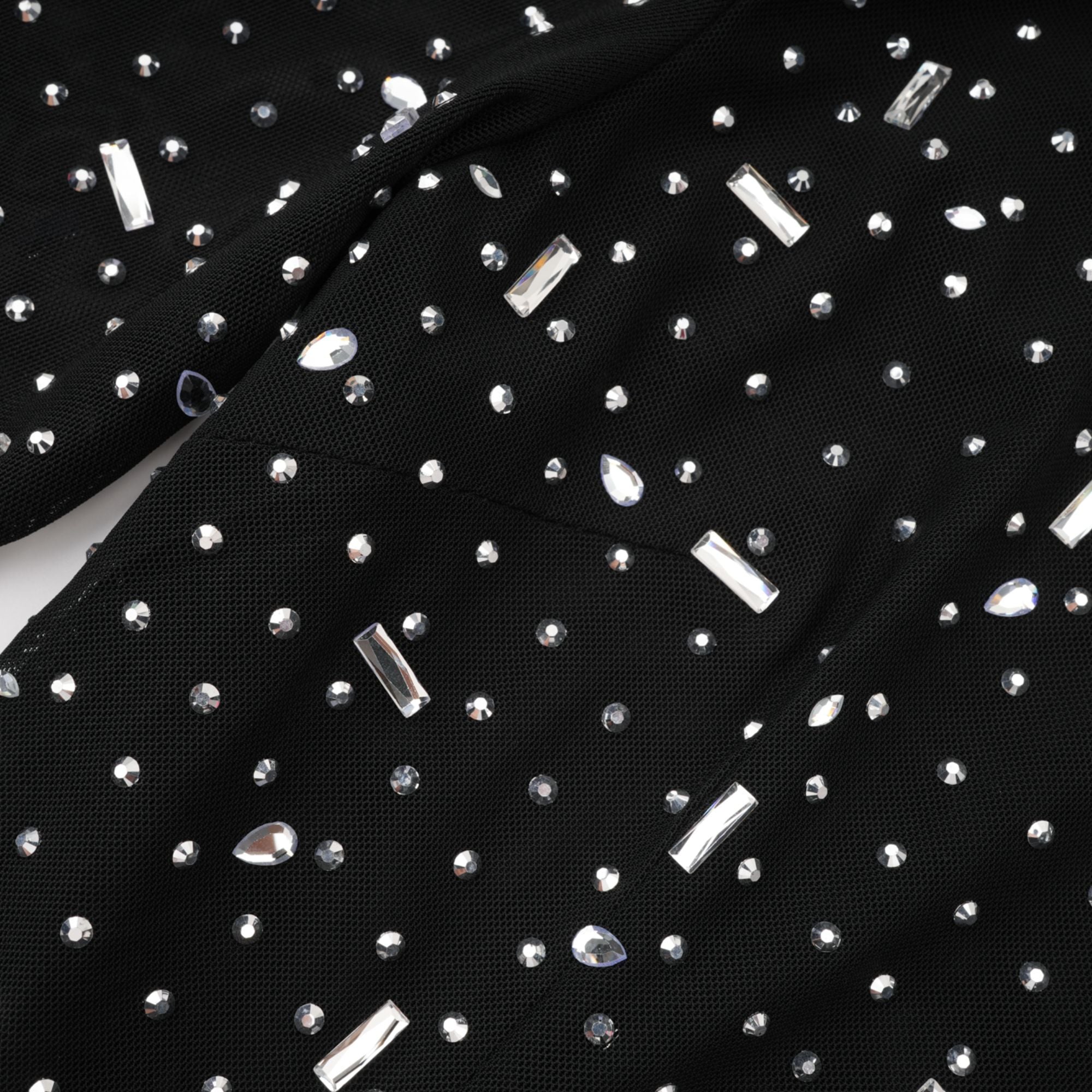 فستان ماكسي شفاف نصف مزين باللون الأسود من لينا