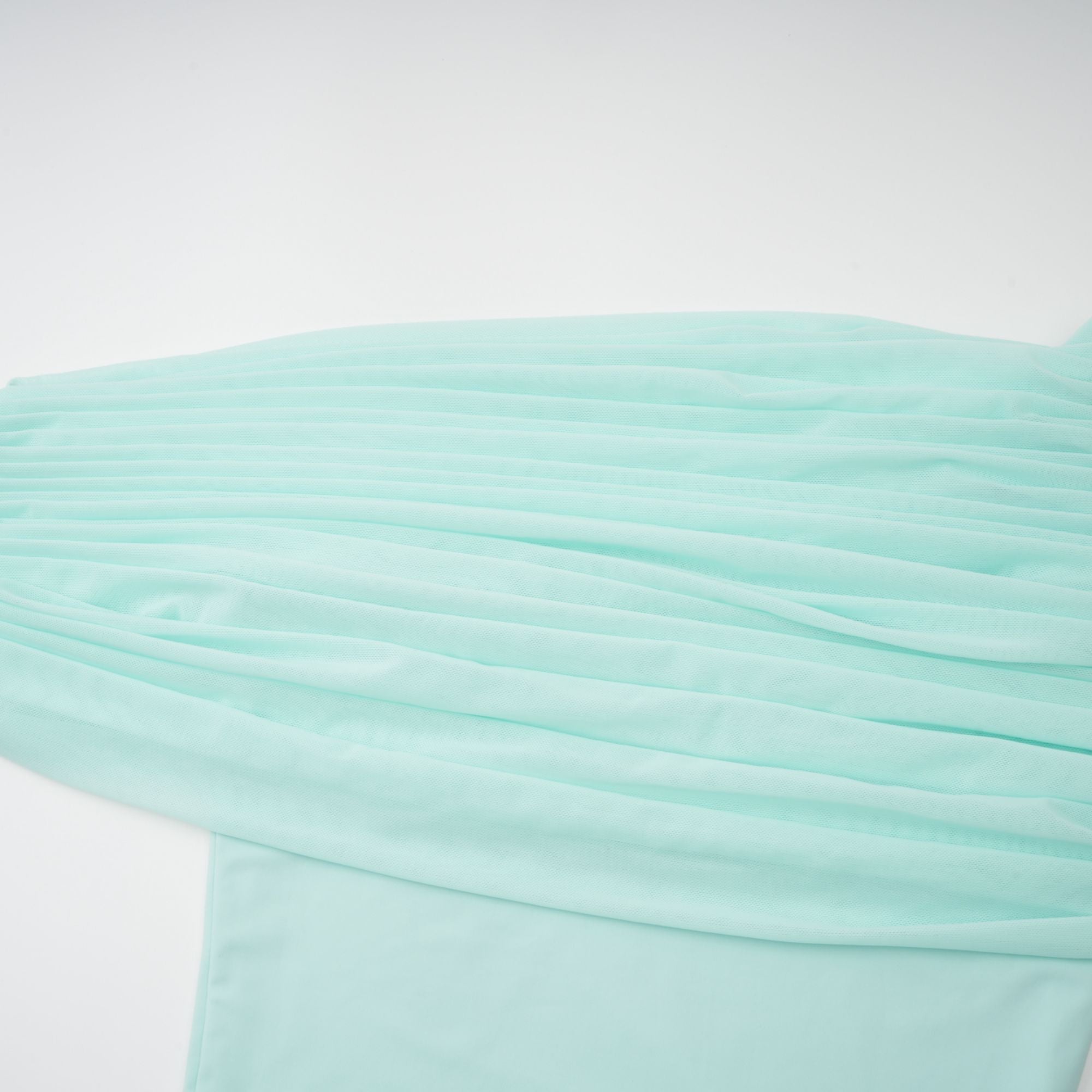 طقم تنورة وتنورة من التول المكشكش محايد من Pénombre