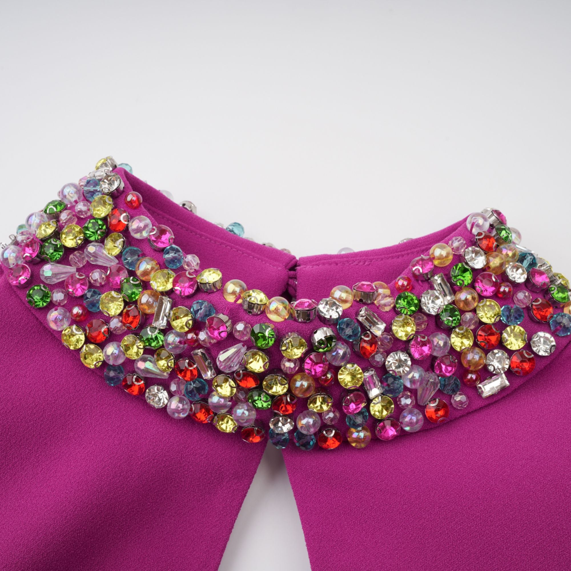 فستان حورية البحر الفوشيا الرائع بتفاصيل فتحة المفتاح