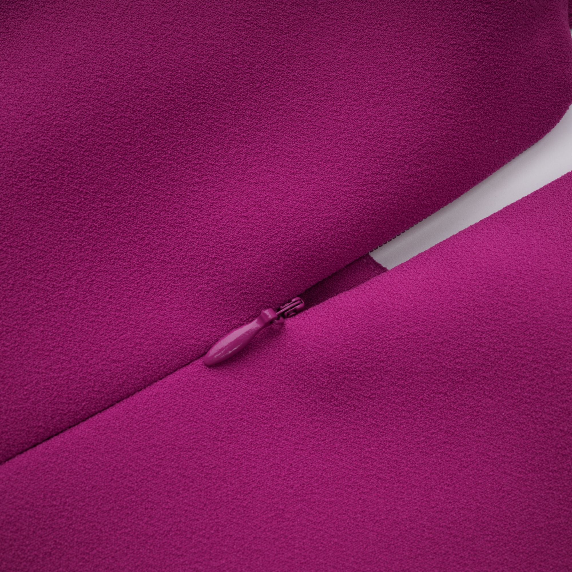 فستان حورية البحر الفوشيا الرائع بتفاصيل فتحة المفتاح